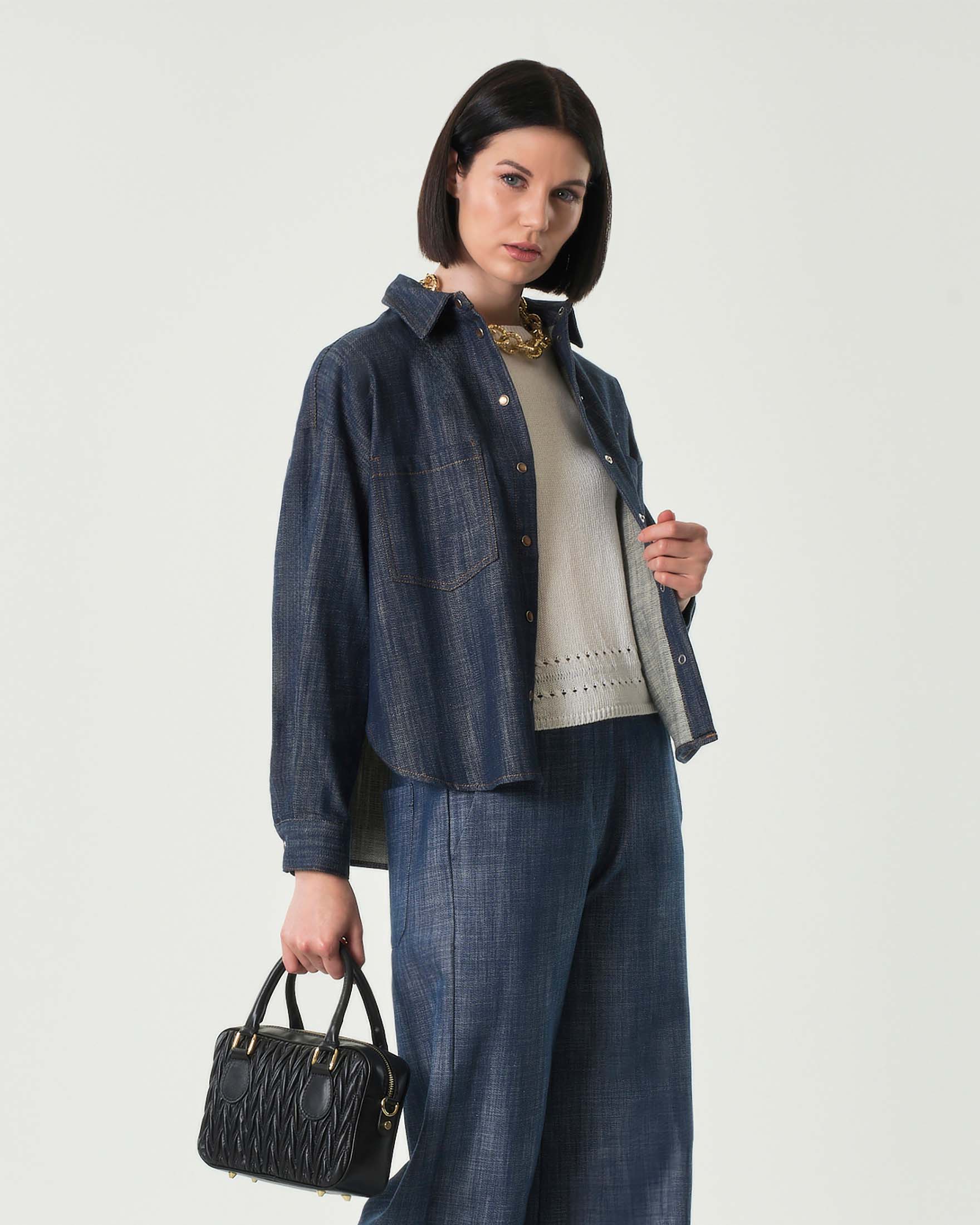 Overshirt blu in denim di cotone con doppia tasca sul petto