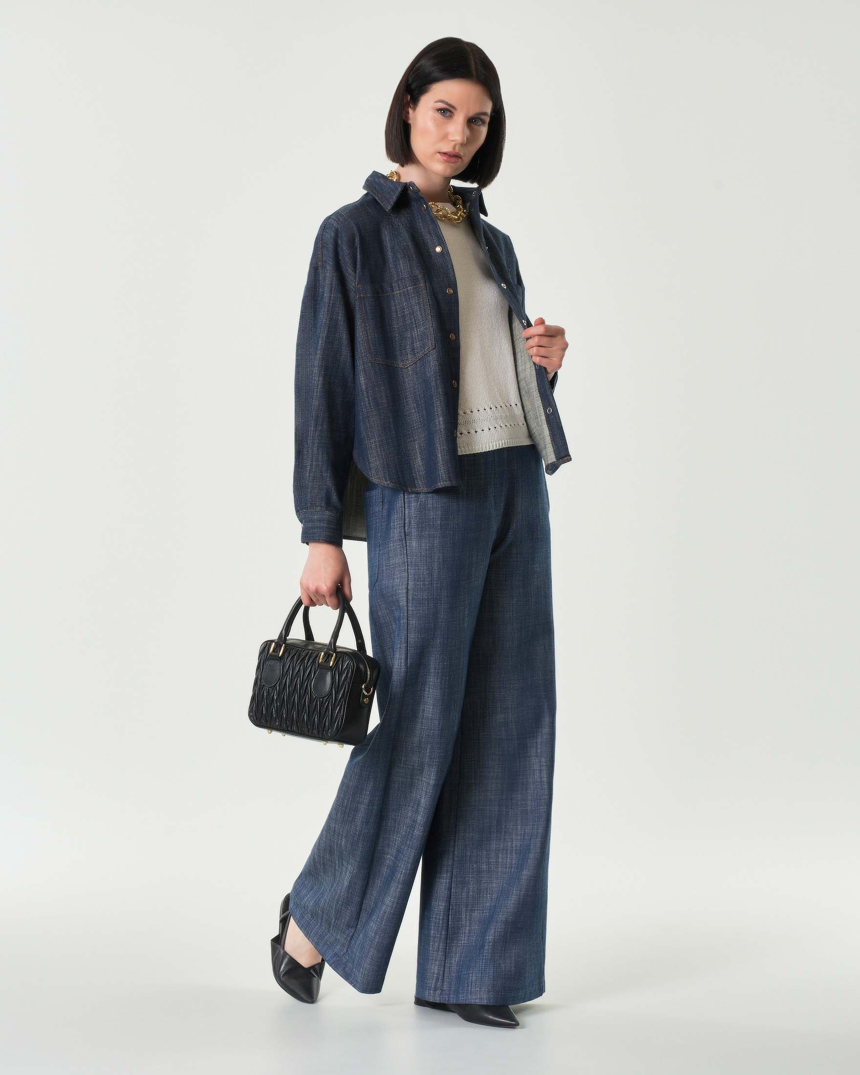 Overshirt blu in denim di cotone con doppia tasca sul petto image