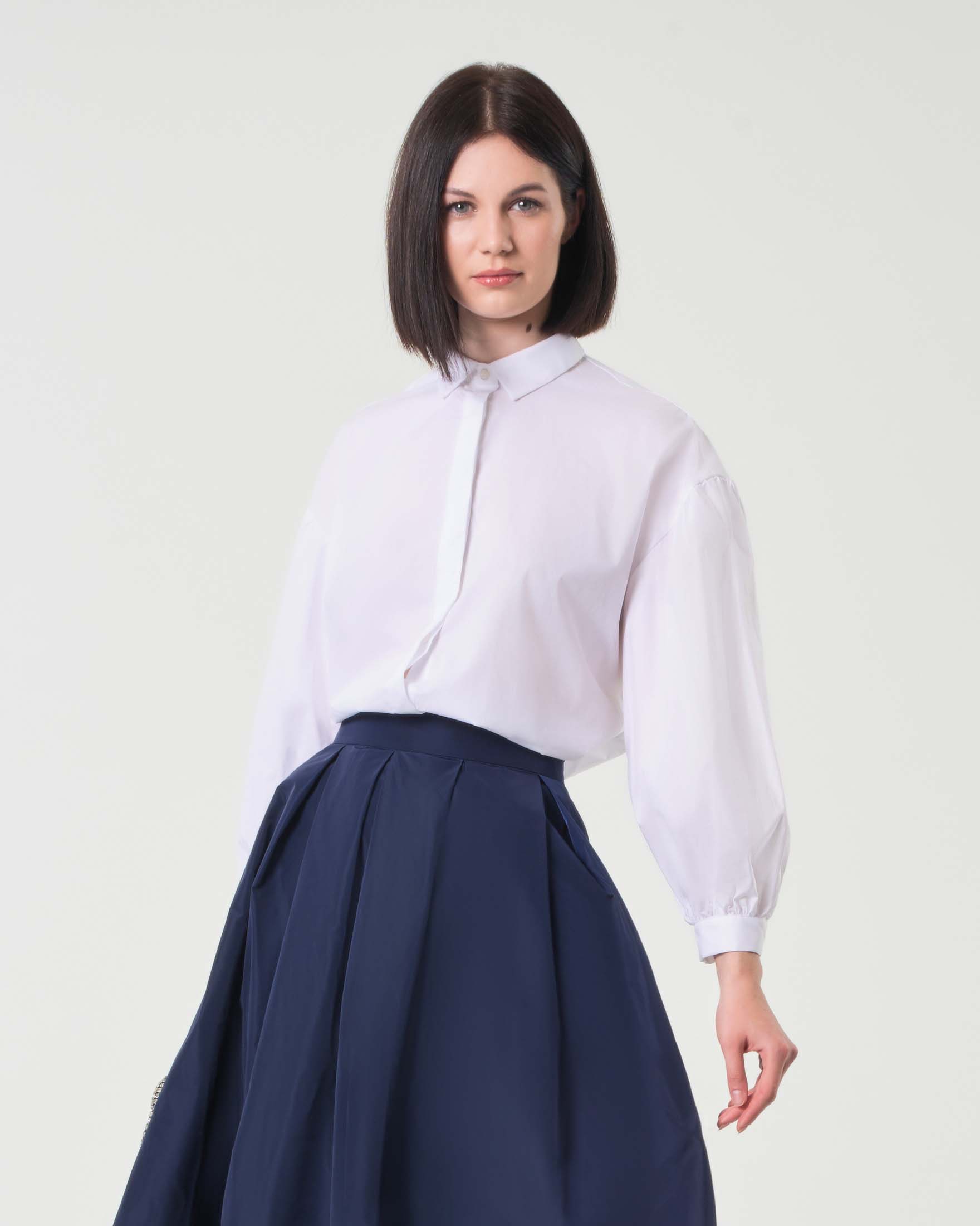 Camicia bianca in popeline di cotone con manica ampia