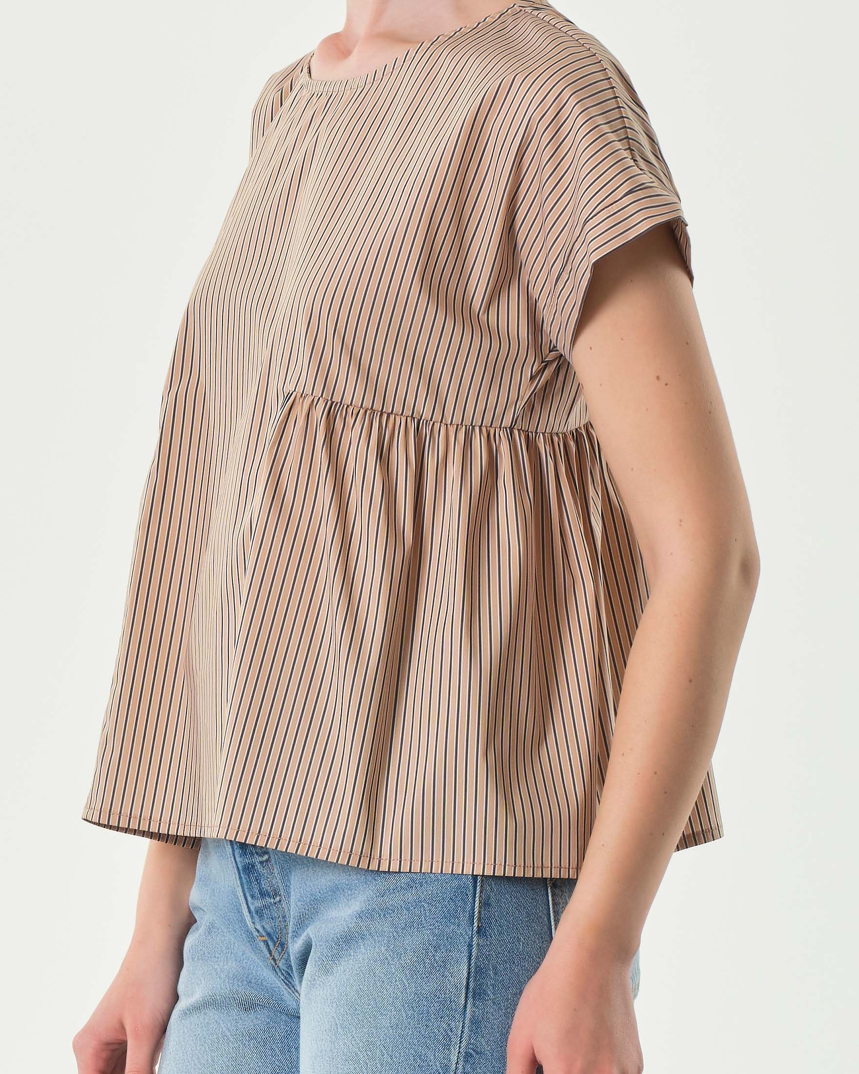 Blusa beige in misto cotone a righe nere e bianche con taglio baby e maniche ad aletta image
