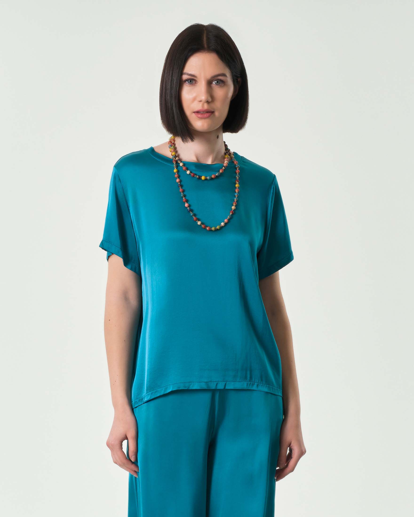 Blusa color ottanio in viscosa e seta a mezza manica con scollo tondo