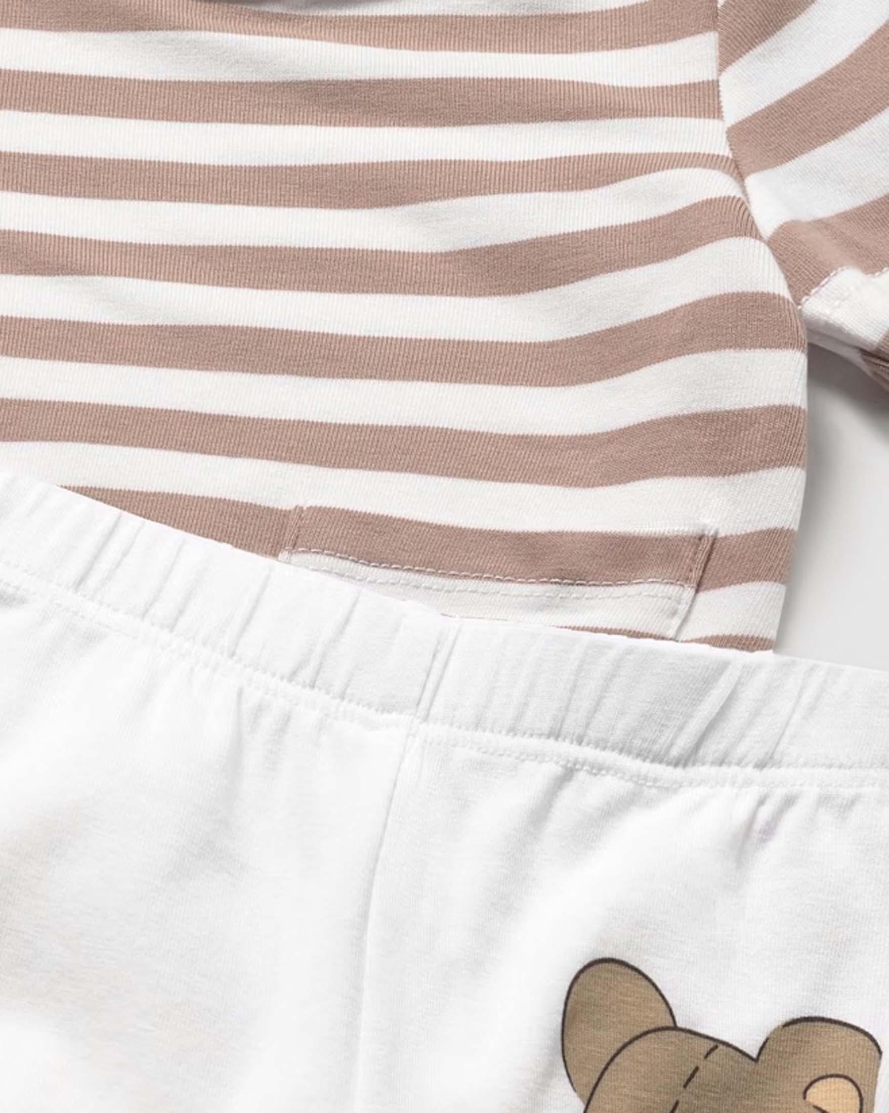 Completo t-shirt a righe marroni e bianche con short e orsetto