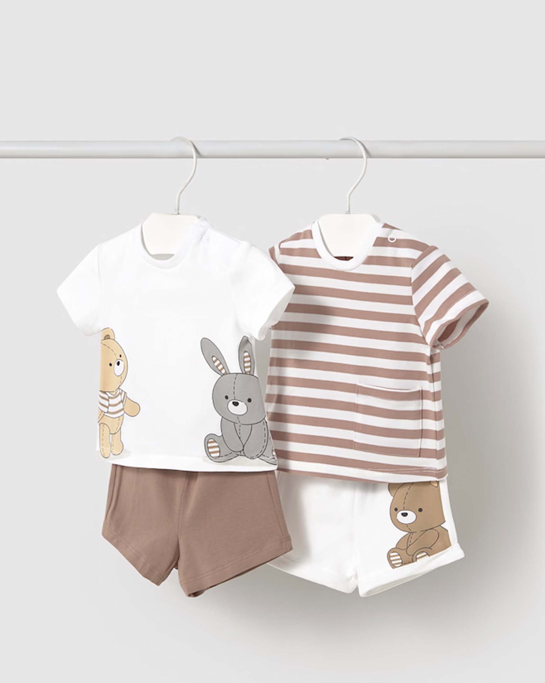 Completo Mayoral t-shirt a righe marroni e bianche con short e orsetto image