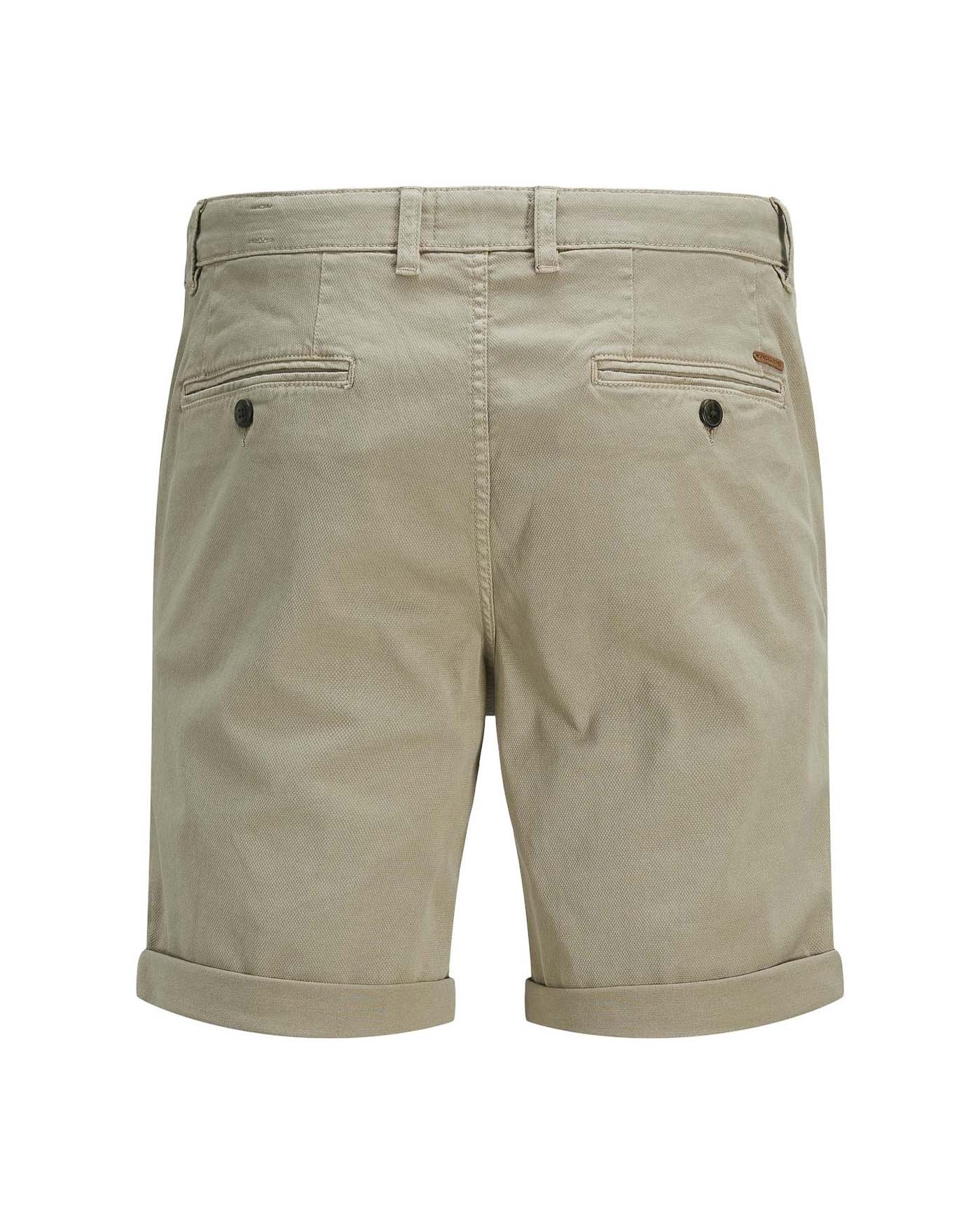 Bermuda chino beige in tessuto armaturato di cotone stretch con risvolti al fondo