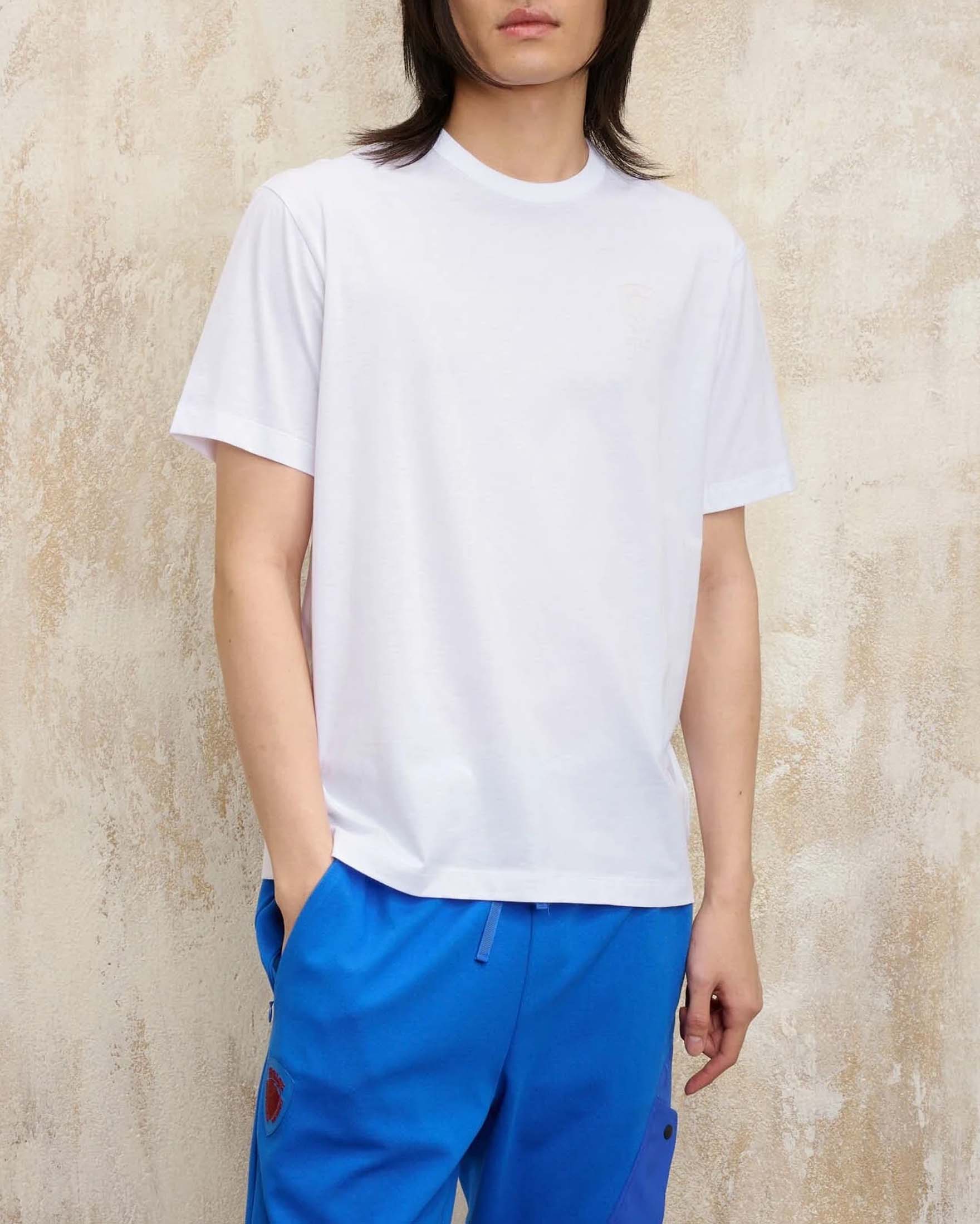 T-shirt bianca mezza manica con logo scudetto in tono sul petto