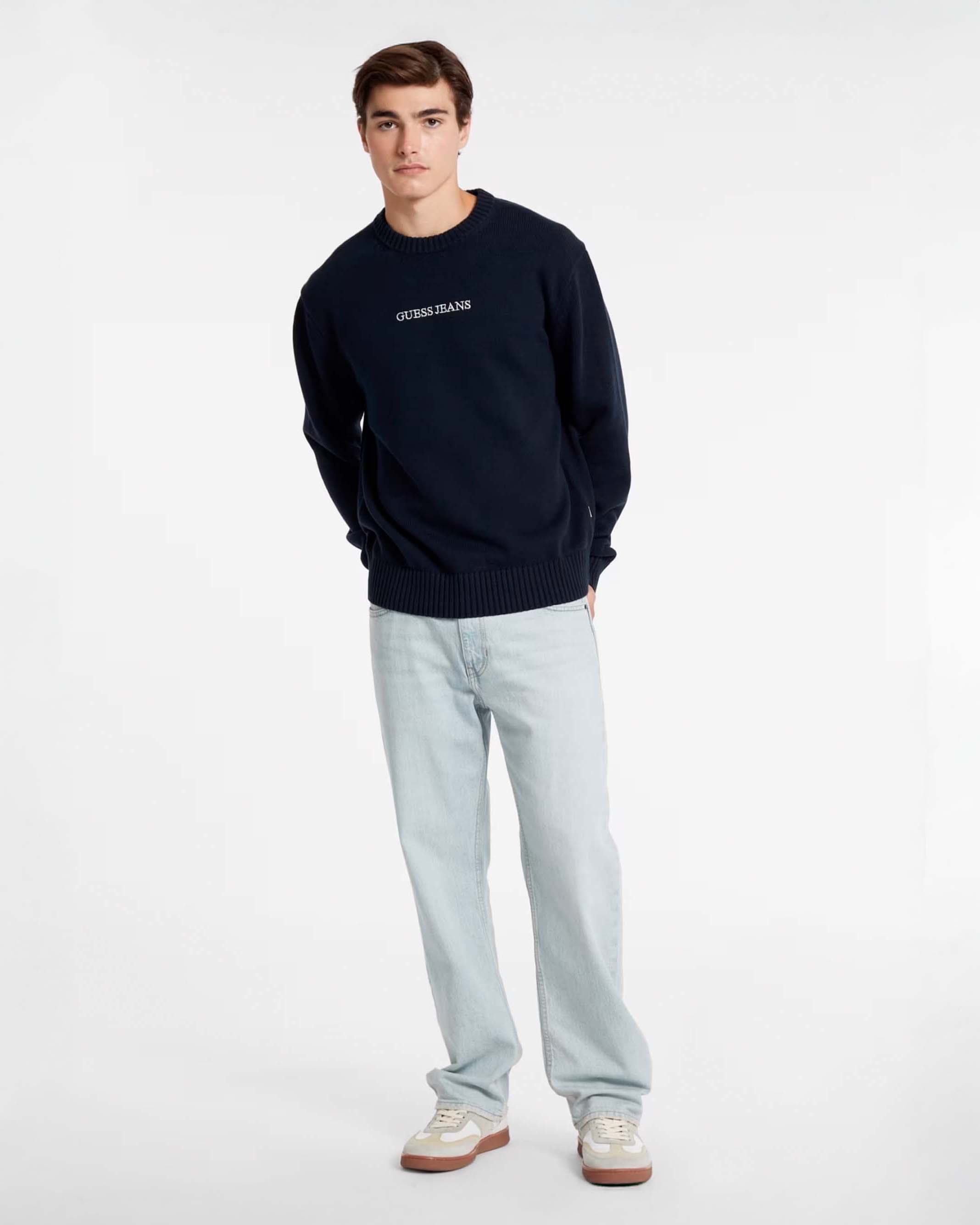 Maglia blu girocollo in puro cotone con logo scritta ricamata davanti