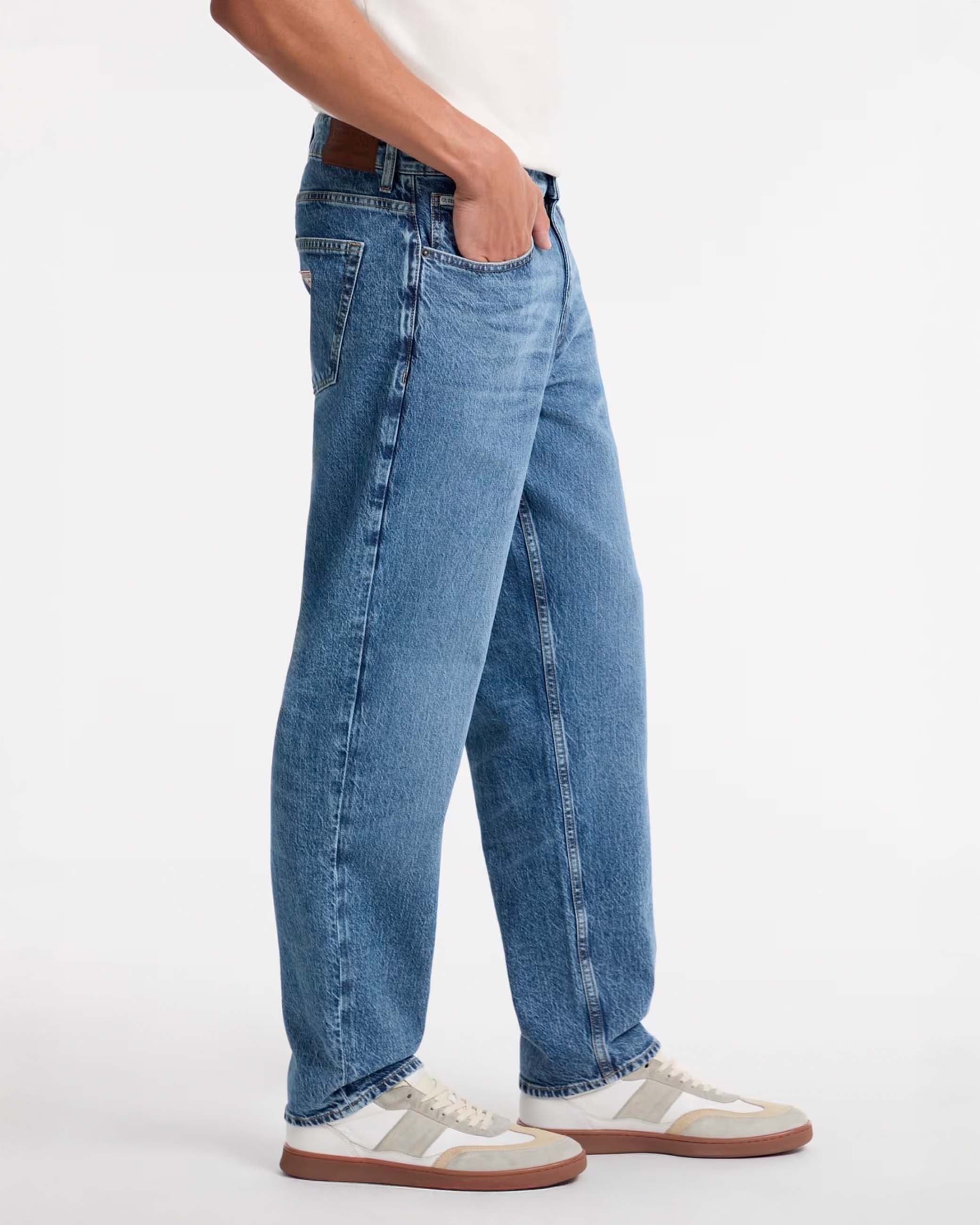 Jeans relaxed fit lavaggio medio stone washed in cotone stretch
