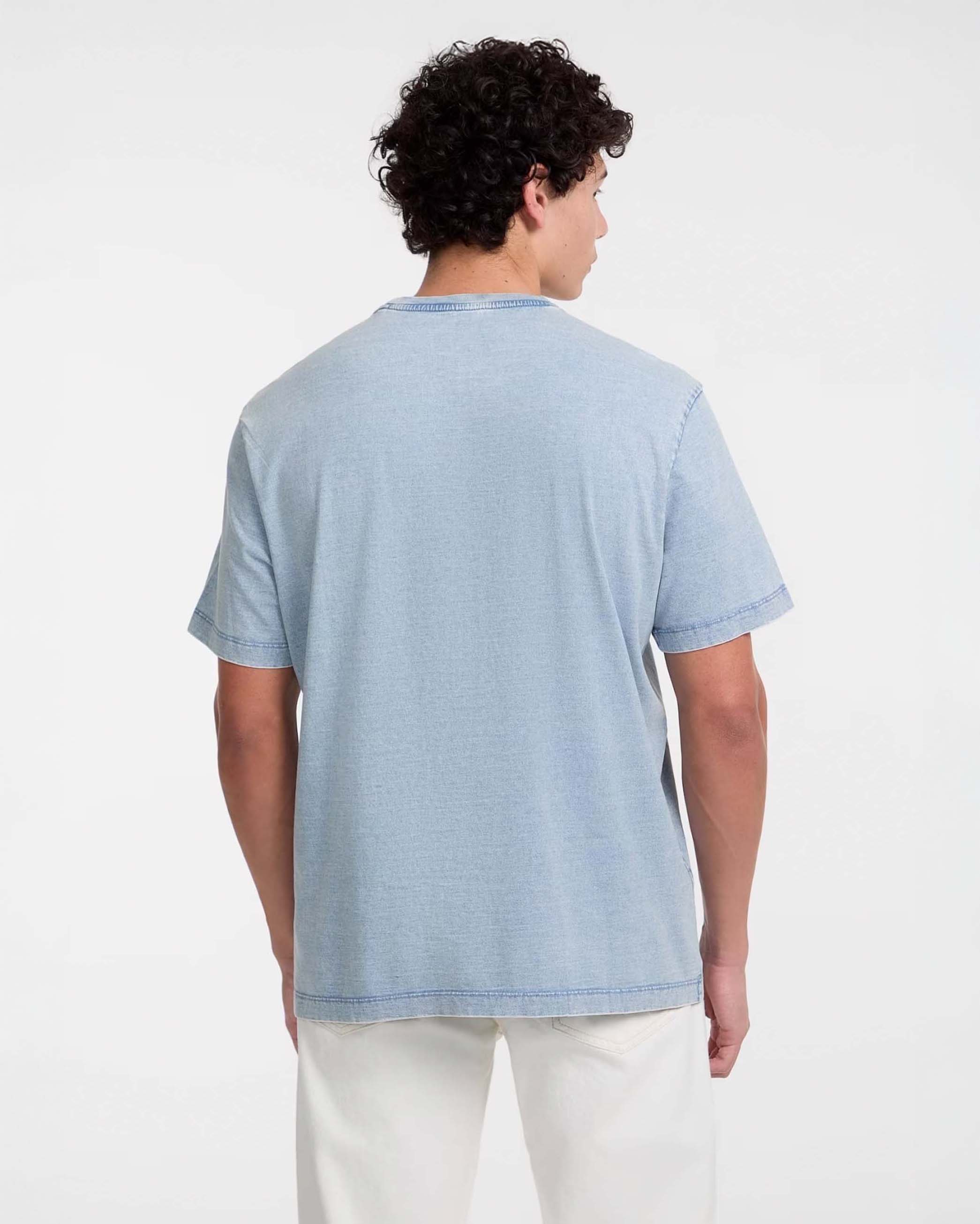 T-shirt azzurra in denim bleached con taschino