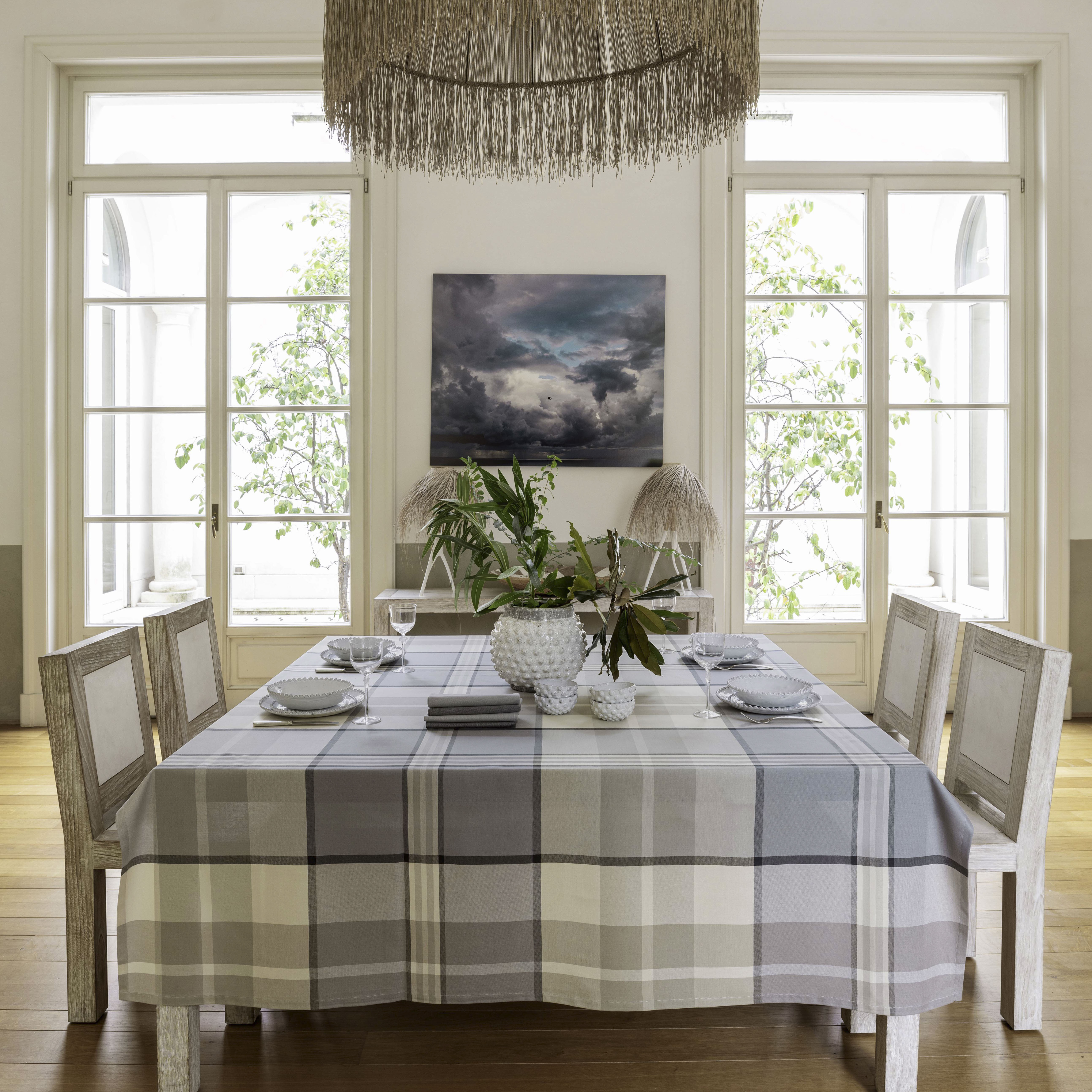 Tovaglia quadrata per 8 persone in cotone a fantasia tartan grigia beige e azzurra