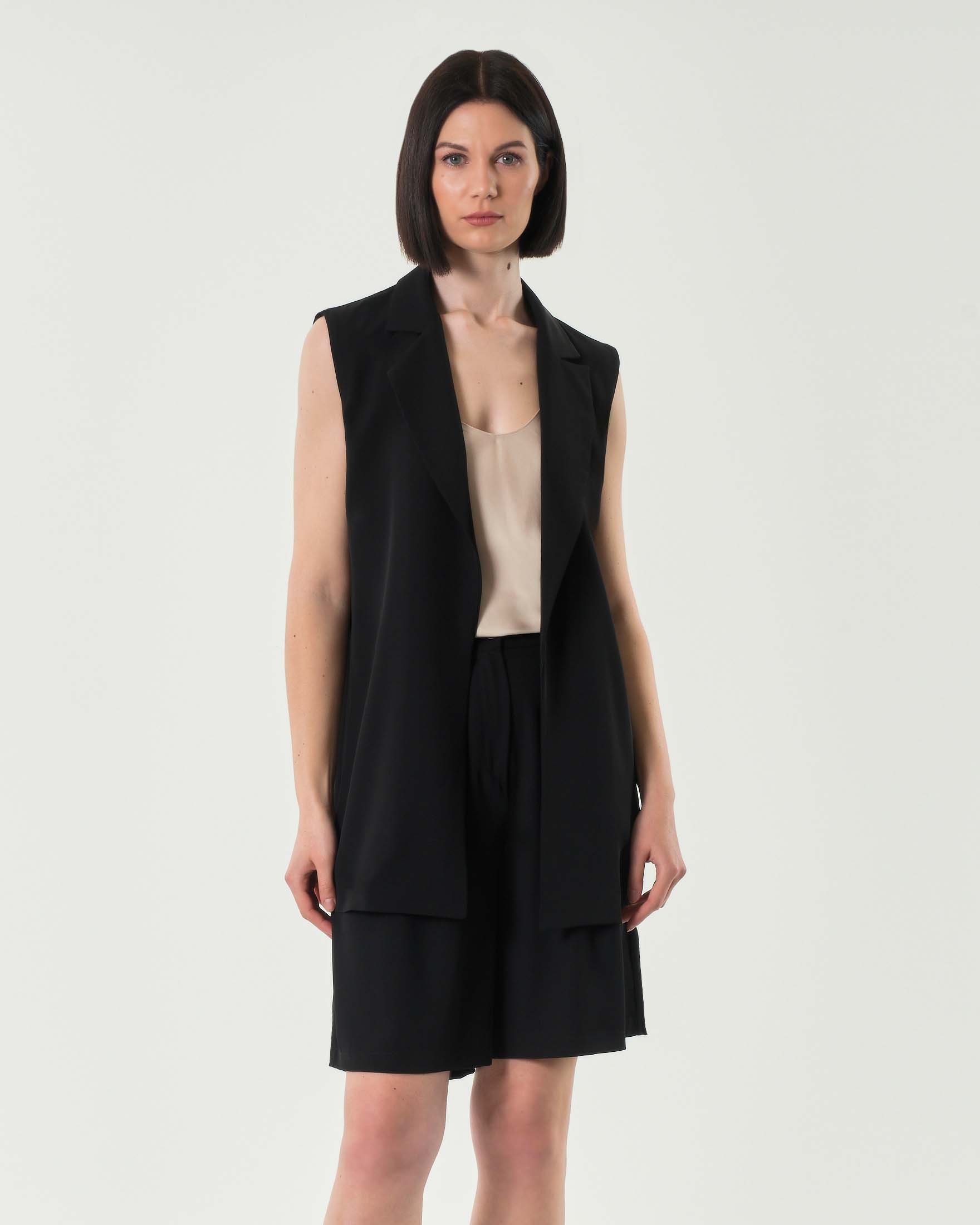 Gilet nero in crêpe con scollo a rever senza bottoni di chiusura