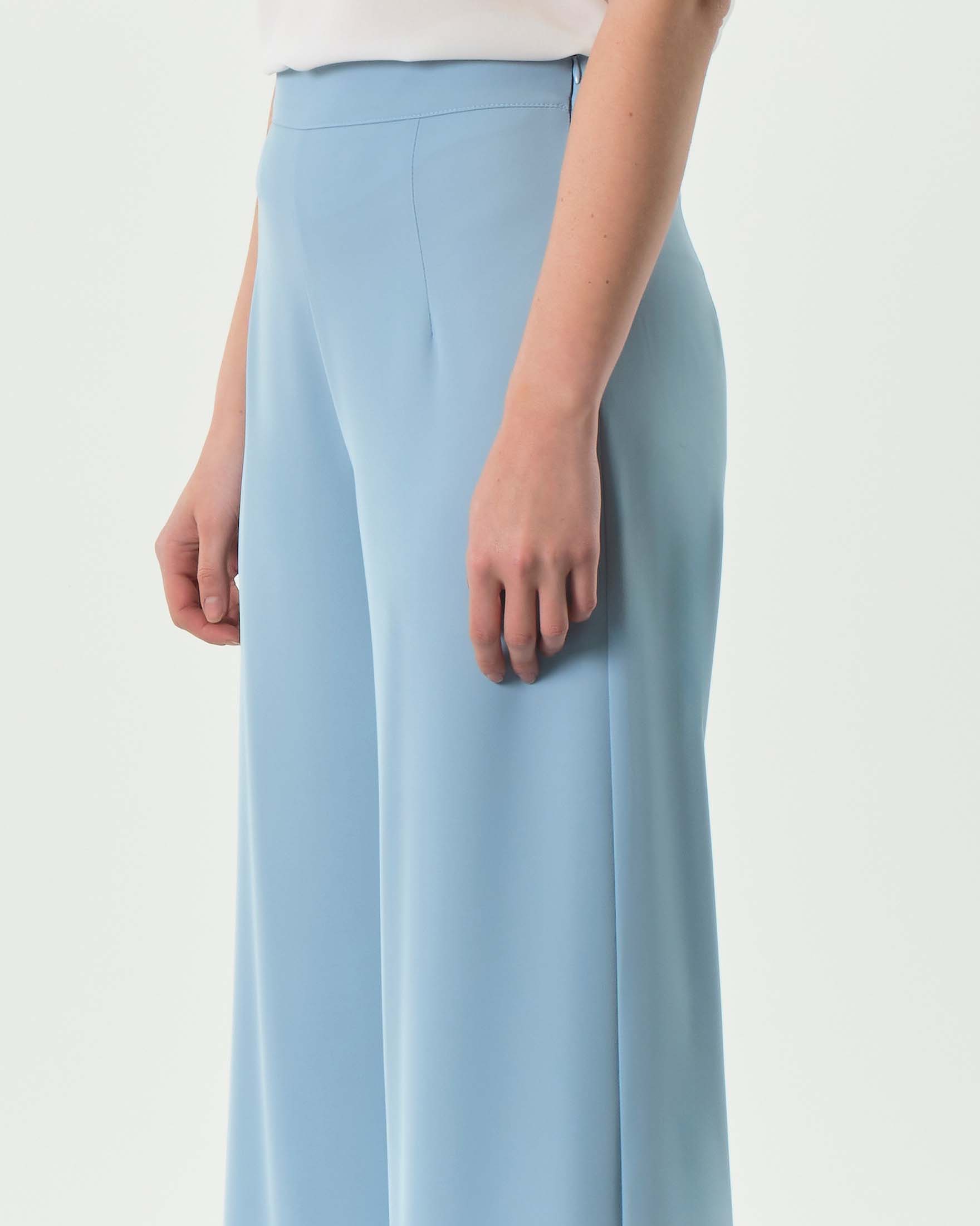 Pantaloni palazzo azzurri in tessuto stretch fluido a vita media