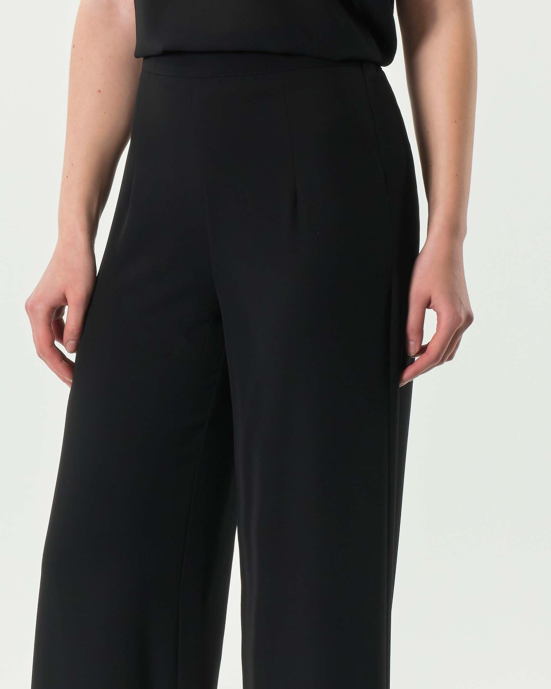 Pantaloni palazzo neri in tessuto stretch fluido a vita media