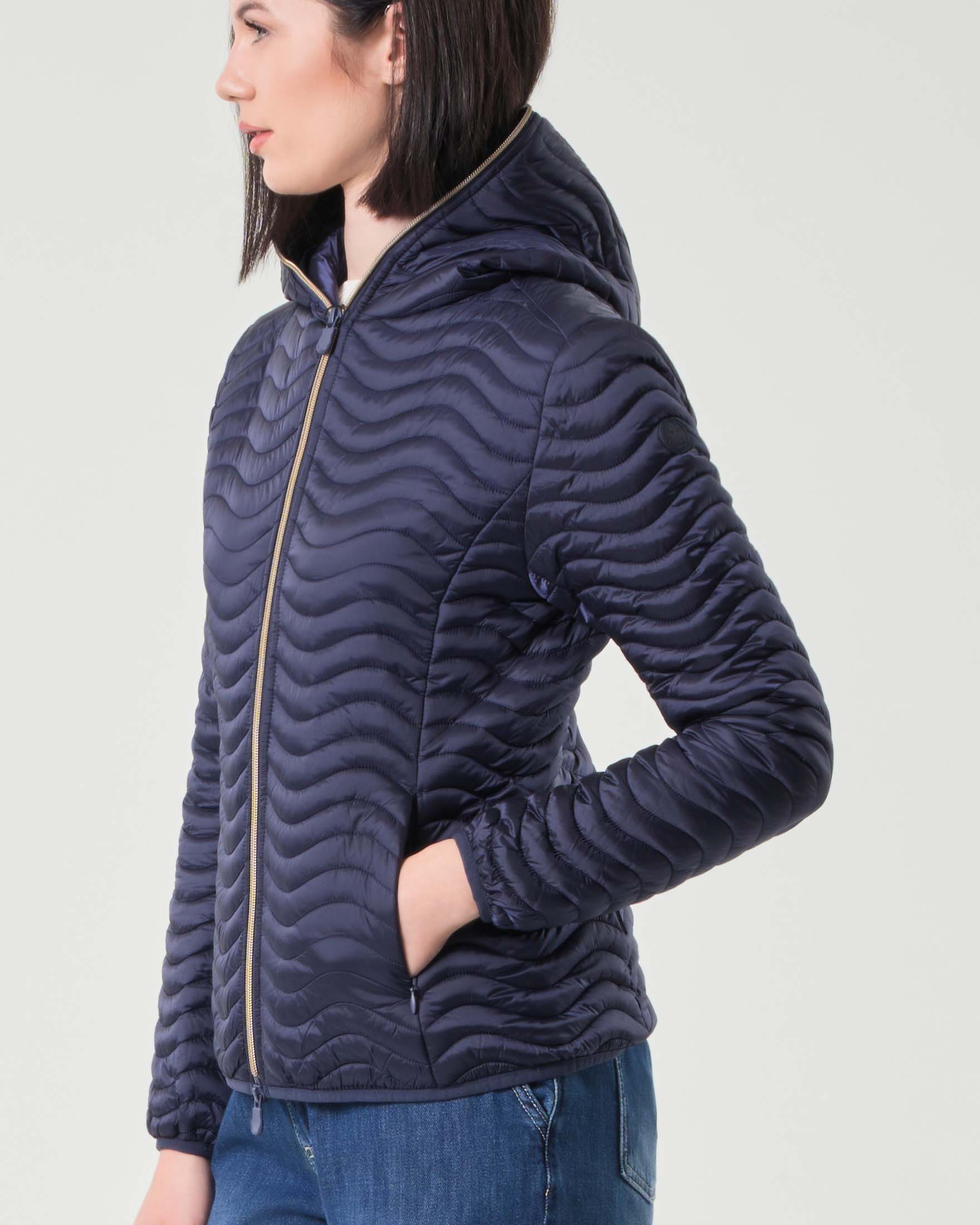 Piumino Save the duck leggero color blu-black con cappuccio e finish effetto raso a trapuntatura a onde image