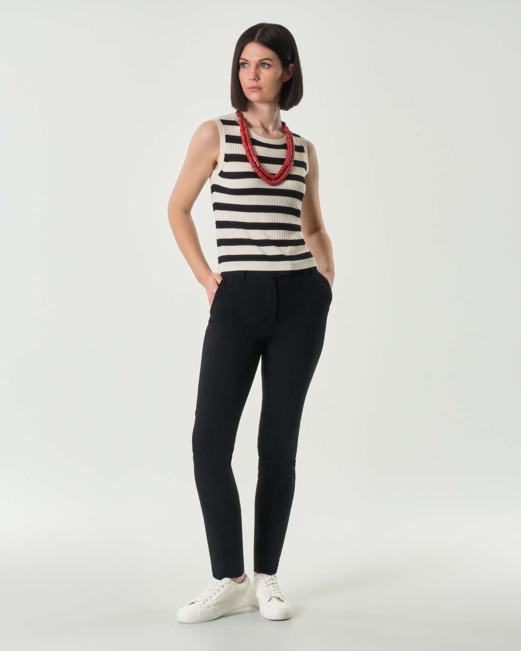 Top in maglia bianco a righe nere a coste in seta e lana