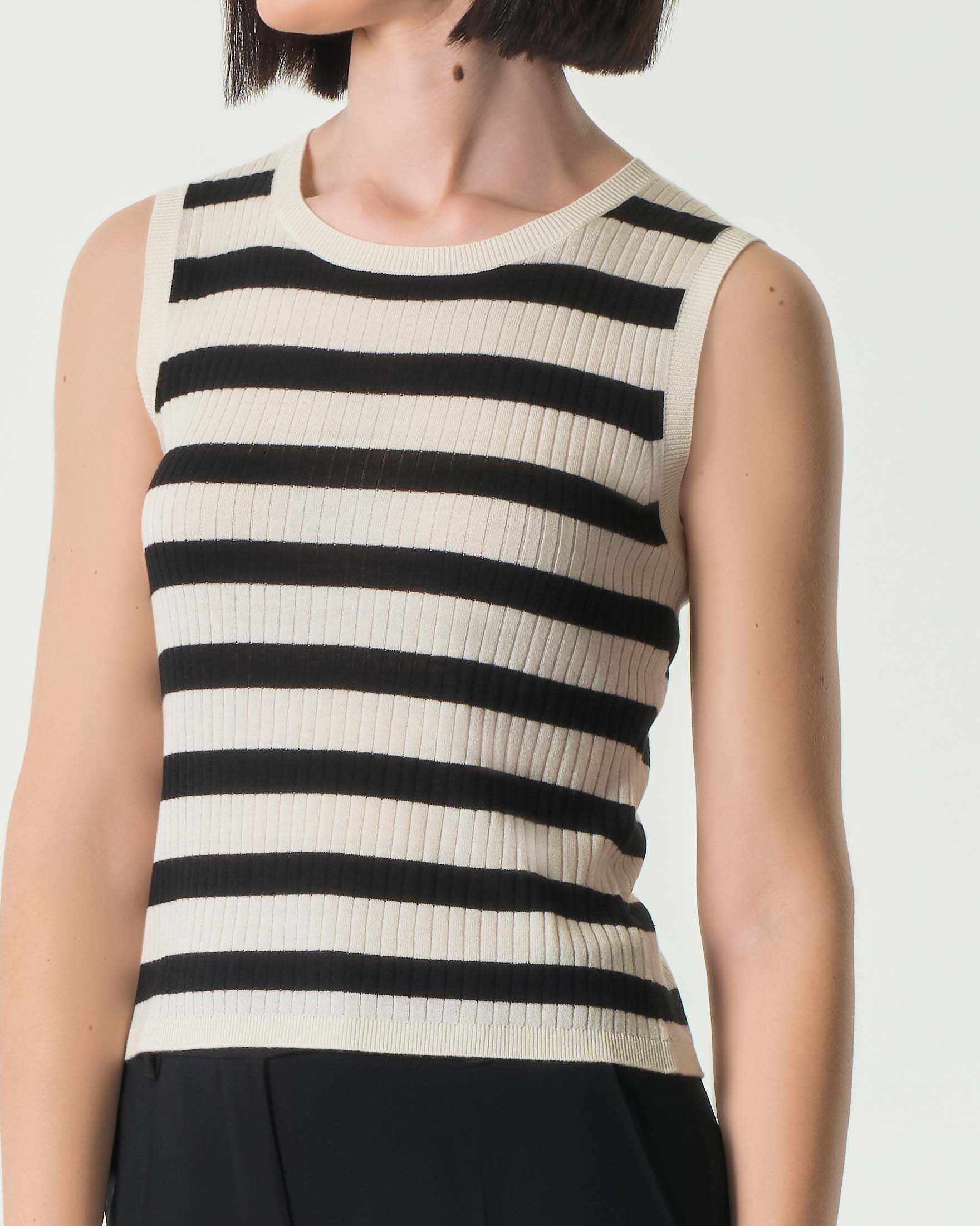 Top in maglia bianco a righe nere a coste in seta e lana