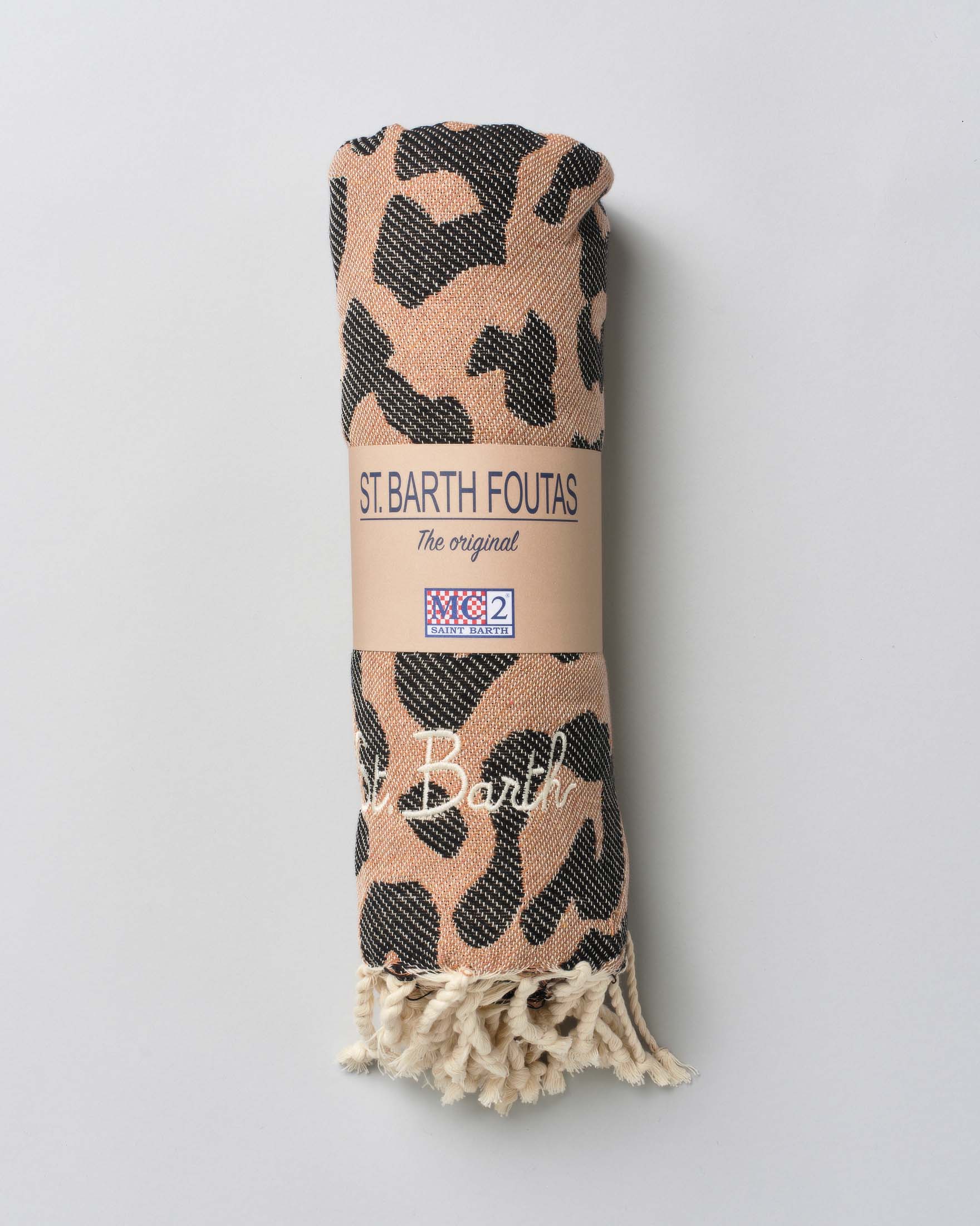 Telo mare in cotone a fantasia jacquard leopardata con frange al fondo e scritta logo ricamata