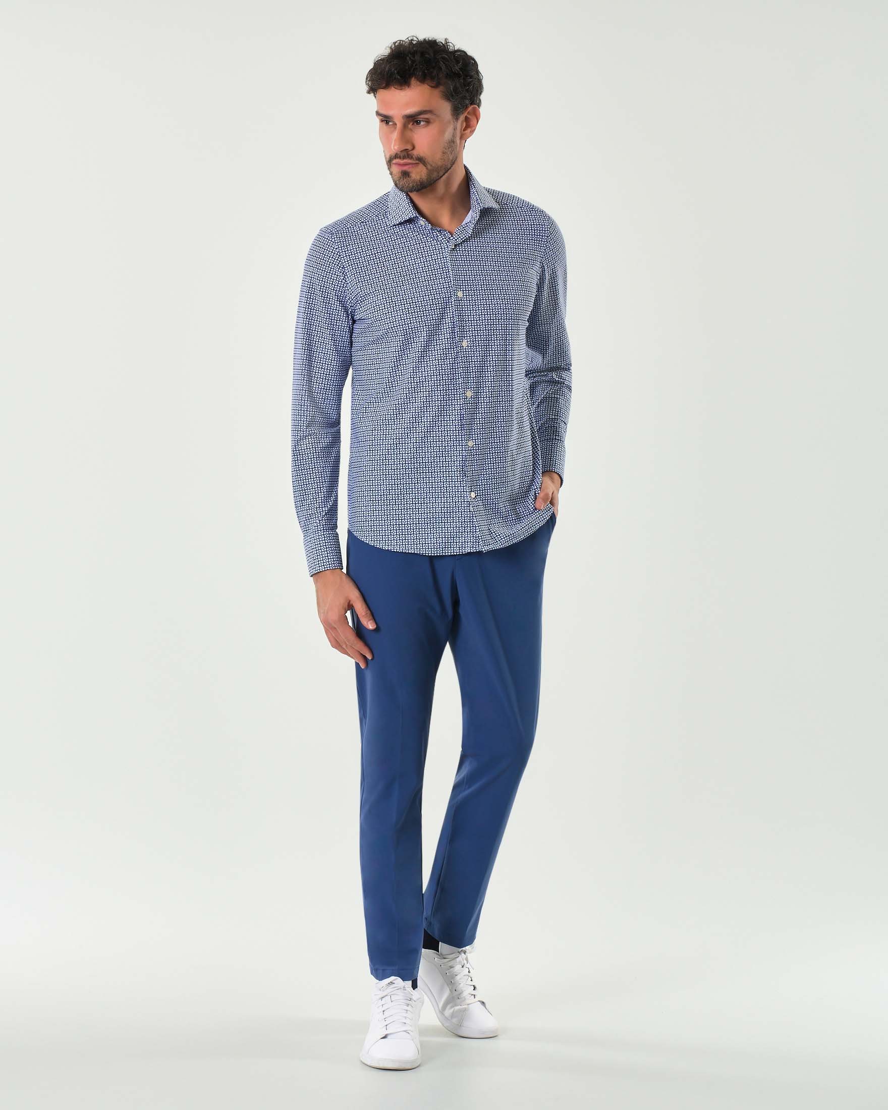 Rodolfo Pellizzari — Pantaloni chino Pellizzari slim blu royal in tessuto tecnico stretch con elastico inserito sul retro