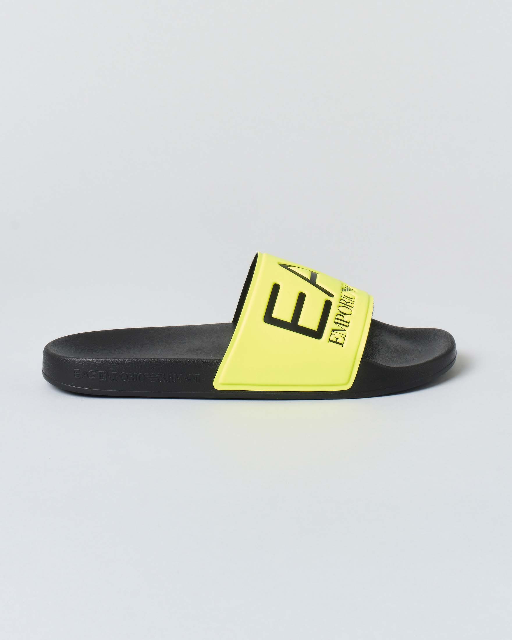 Ciabatta slider nera con maxi scritta logo sulla fascia gialla