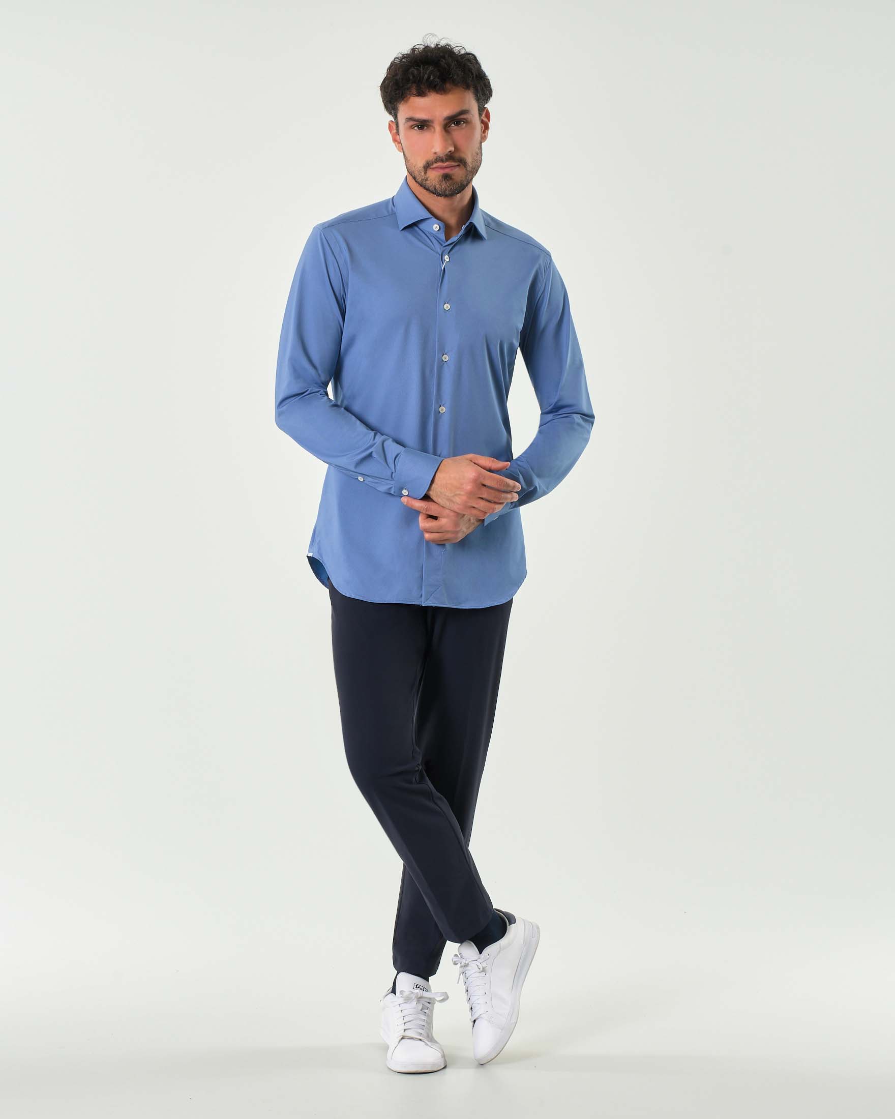Camicia blu indaco micro fantasia in tessuto tecnico active tailor fit image