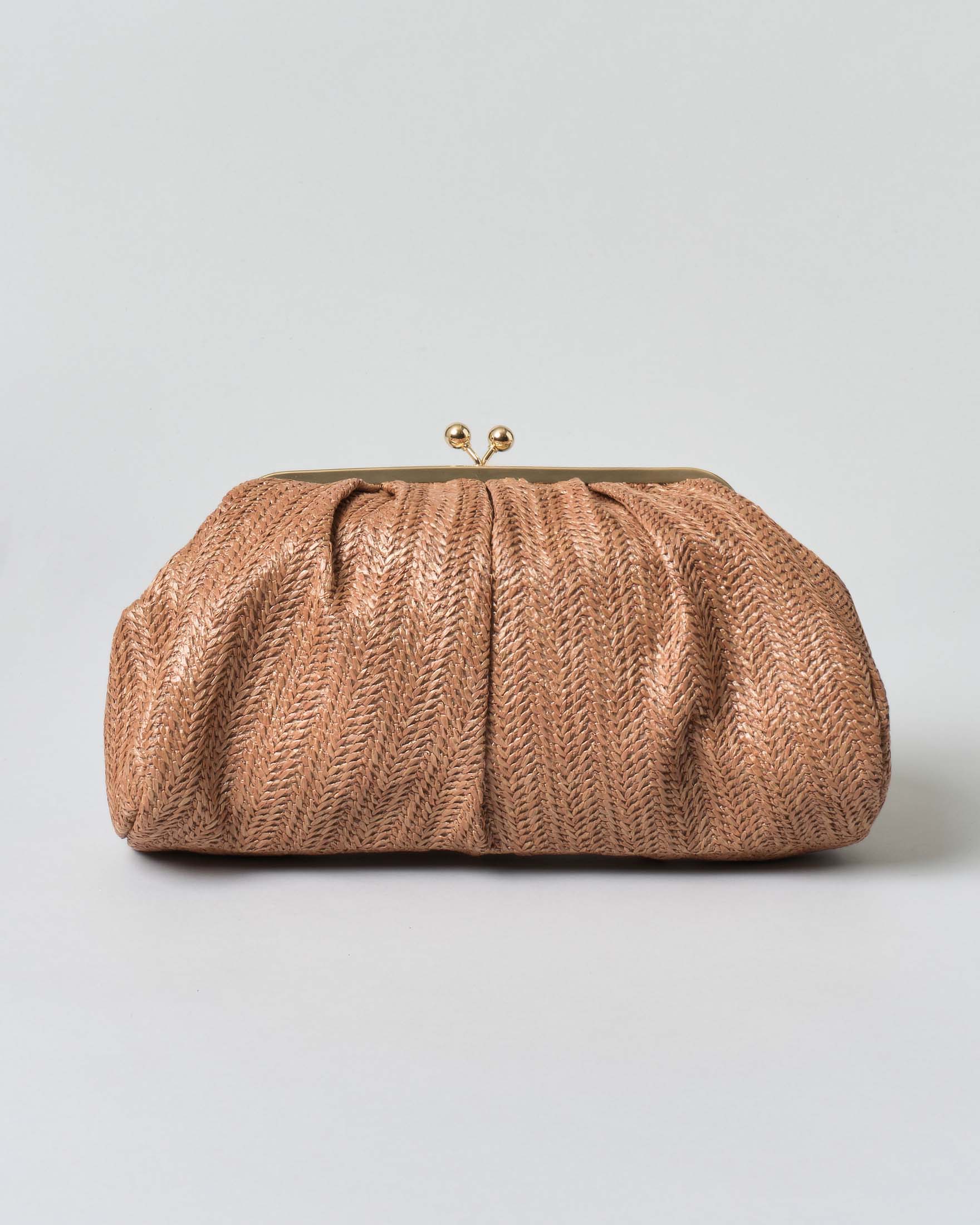 Clutch color caramello in tessuto intrecciato effetto rafia con chiusura in metallo a sfere a scatto