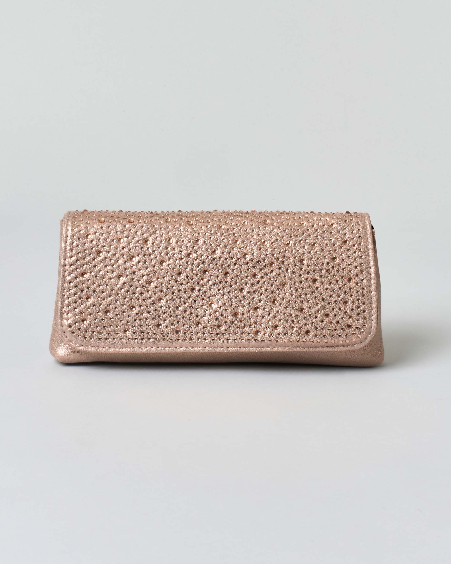 Pochette a busta rosa cipria con strass tono su tono applicati sulla patta di chiusura