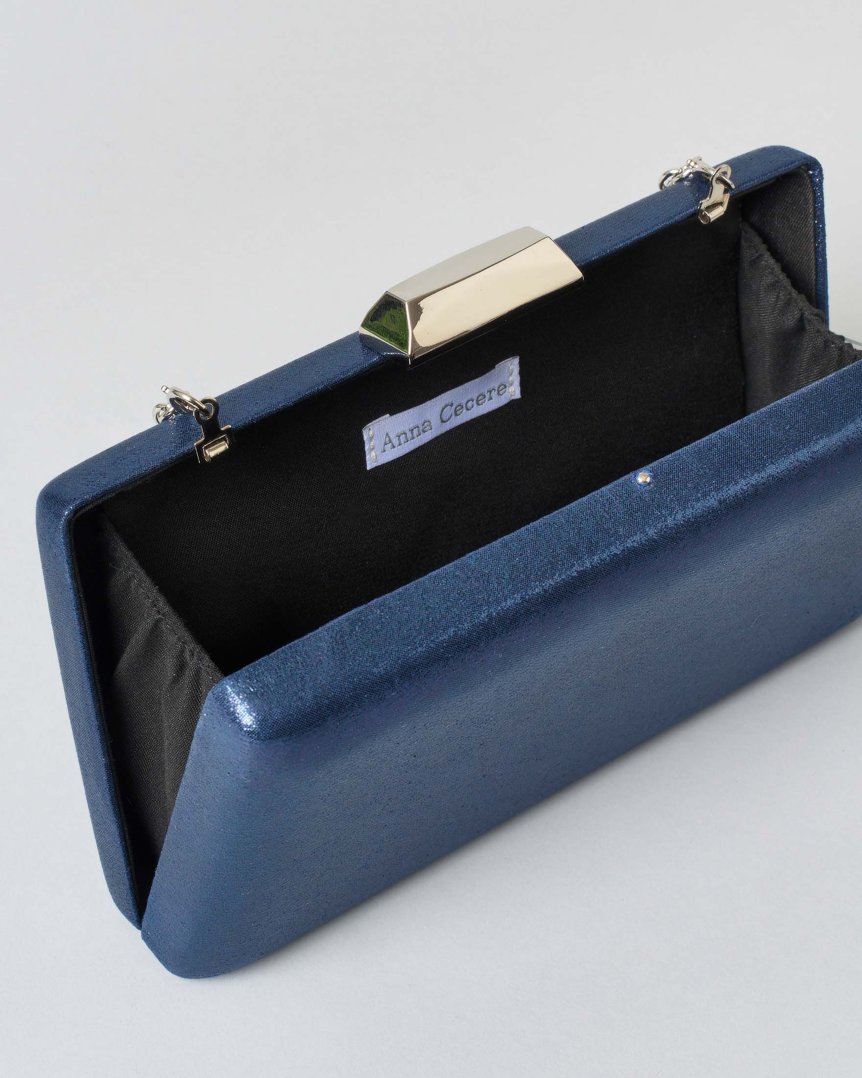 Cluth blu Anna Cecere in similpelle effetto laminato con chiusura a diamante in metallo dorato image