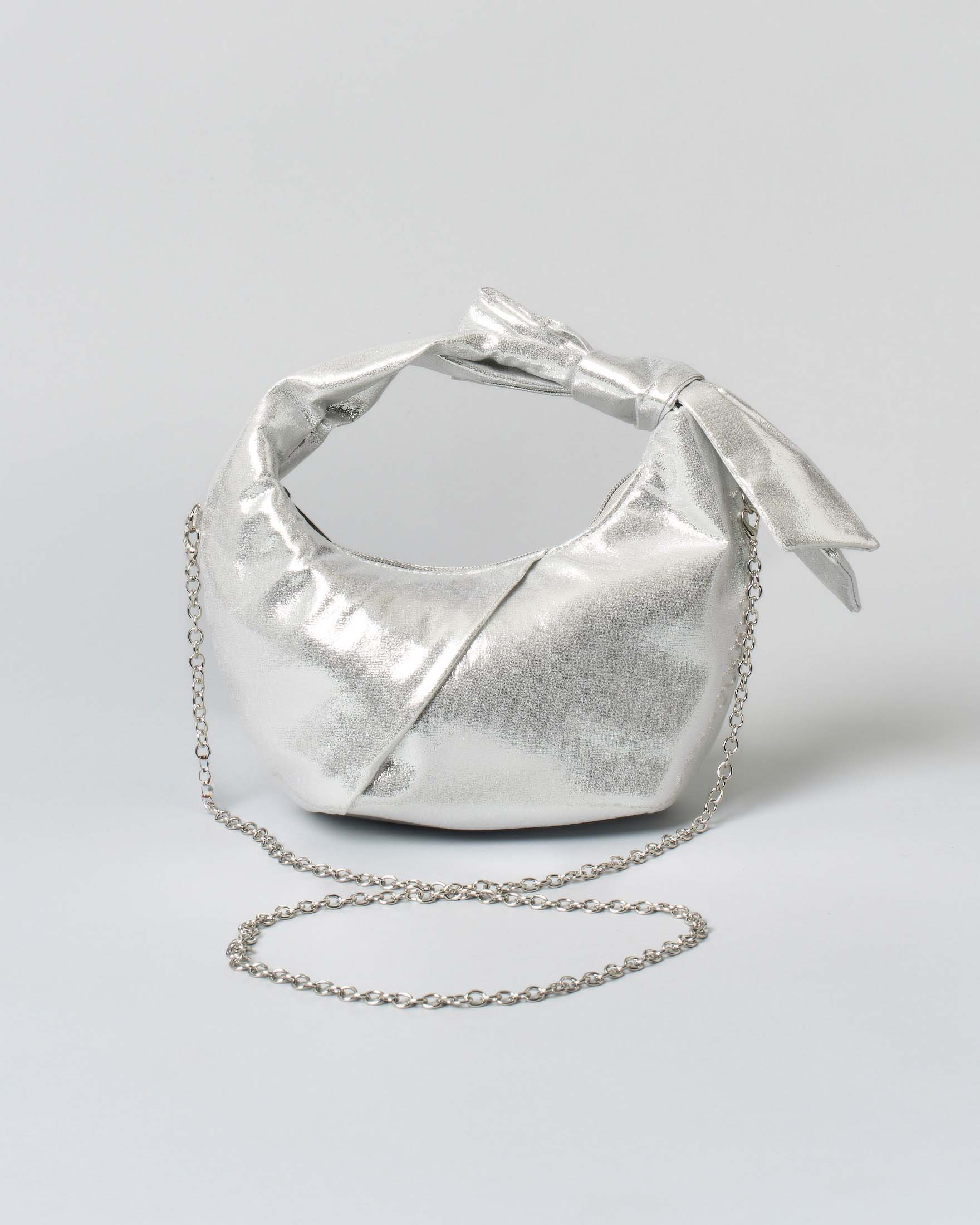 Borsa a mano Anna Cecere in similpelle effetto laminato color argento con motivo a nodo image