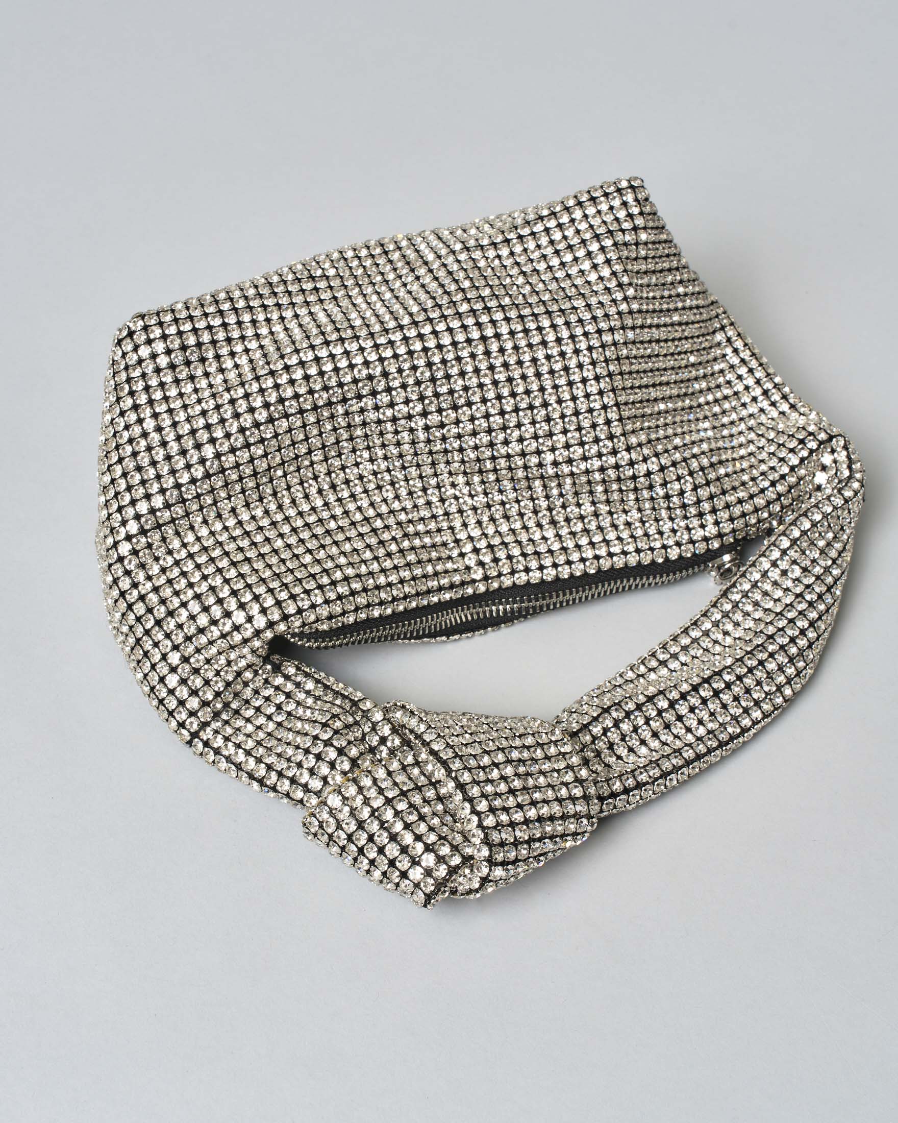 Borsa Anna Cecere in maglia di strass color argento con nodo sul manico image