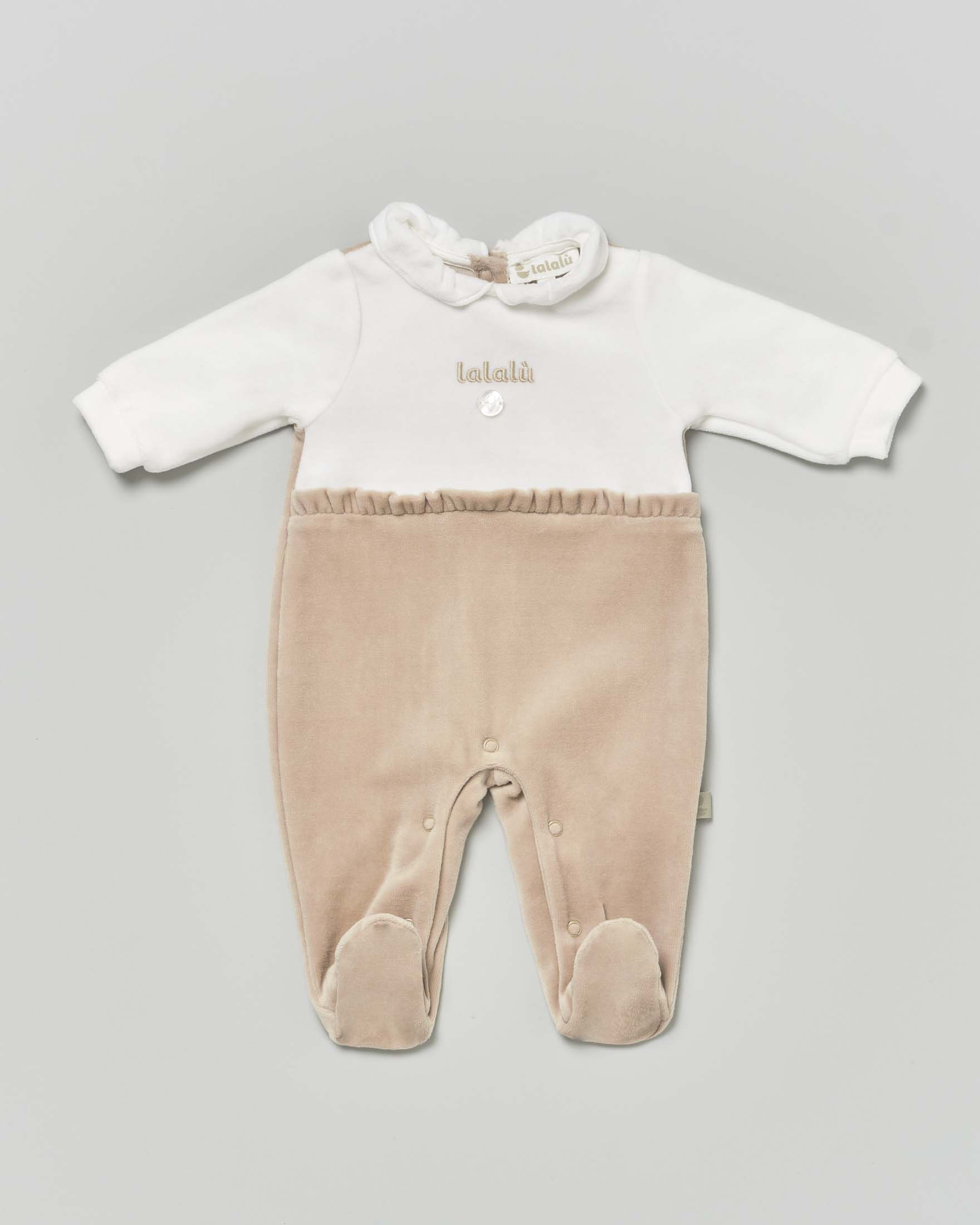 Tutina in ciniglia avorio e beige con rouches