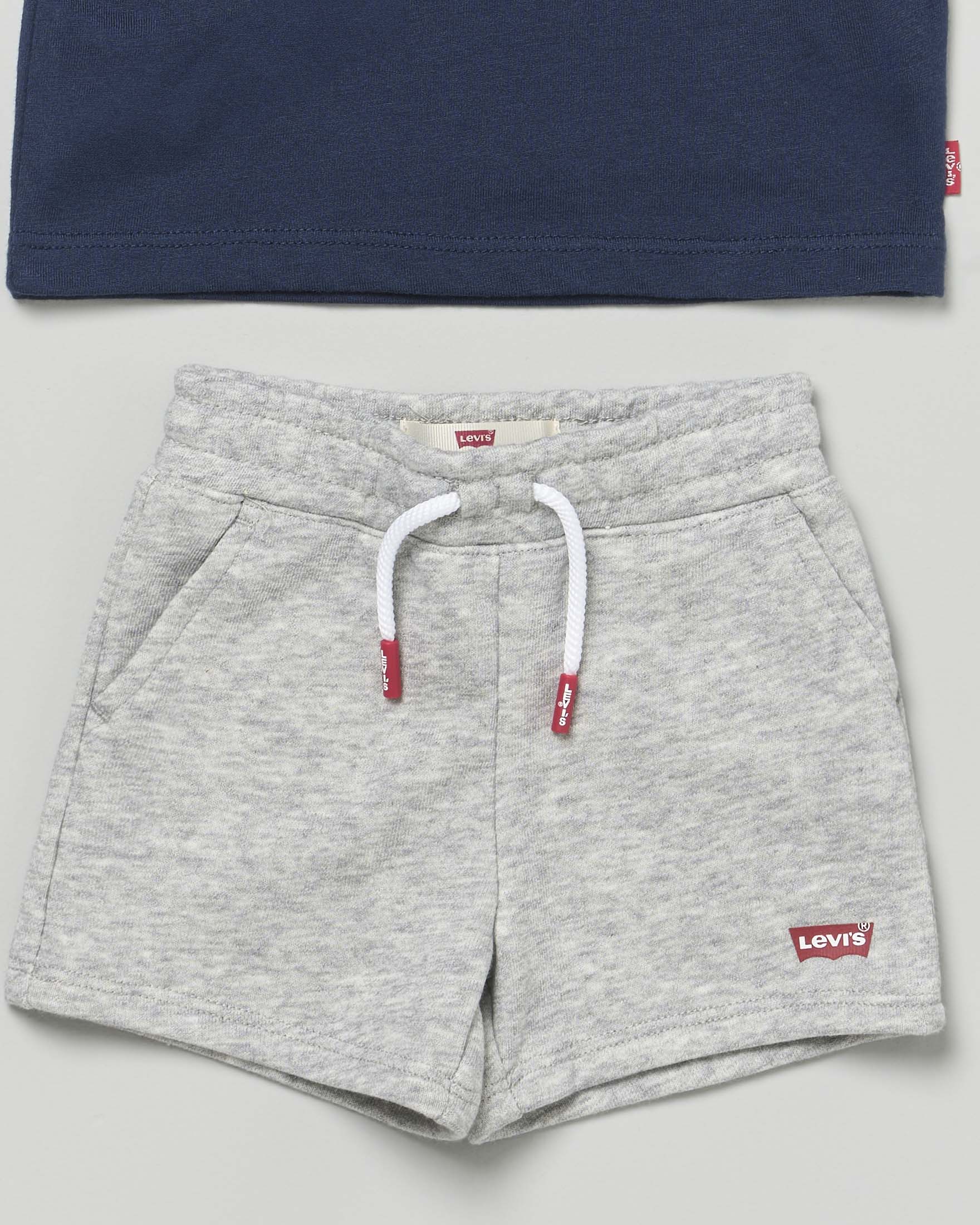 Completo Levi's t-shirt blu e bermuda felpa grigio melange