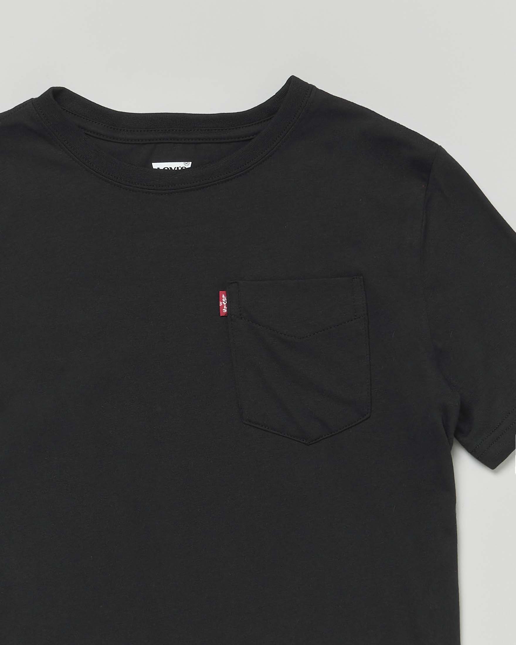 T-shirt Levi's nera mezza manica con taschino applicato al petto