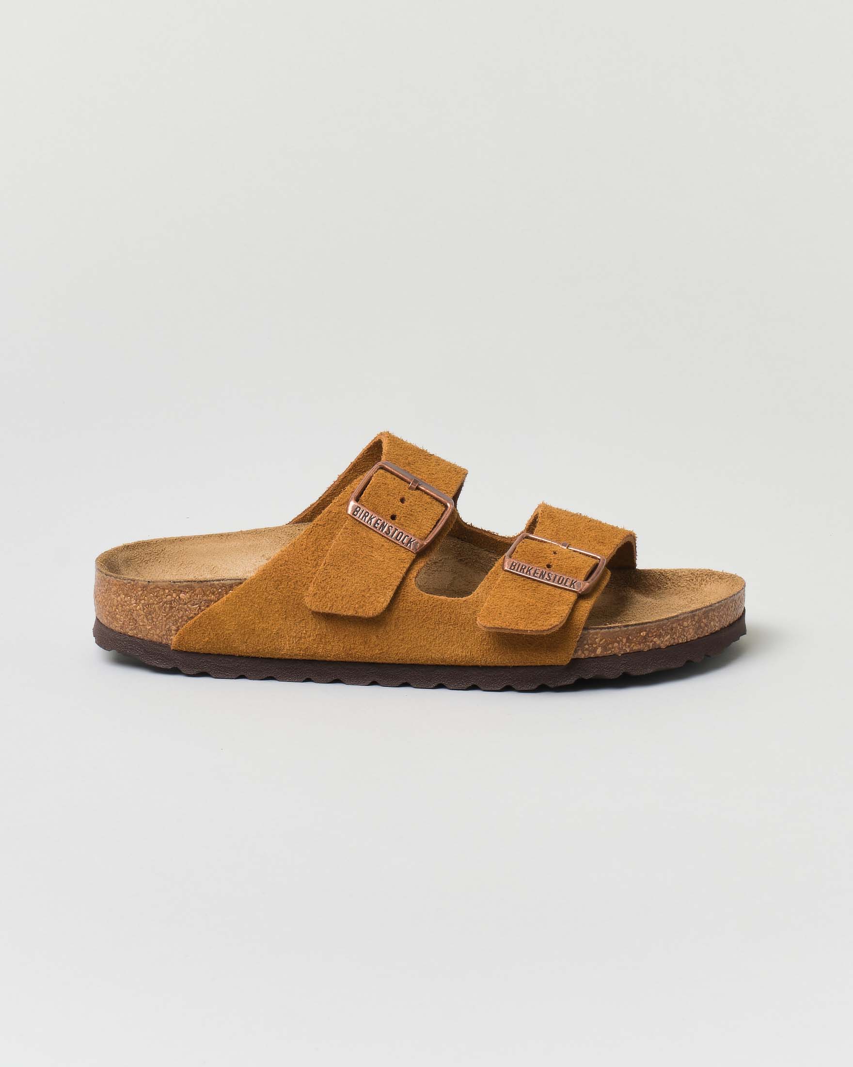 Sandalo Arizona in pelle scamosciata color cuoio con doppia fascetta