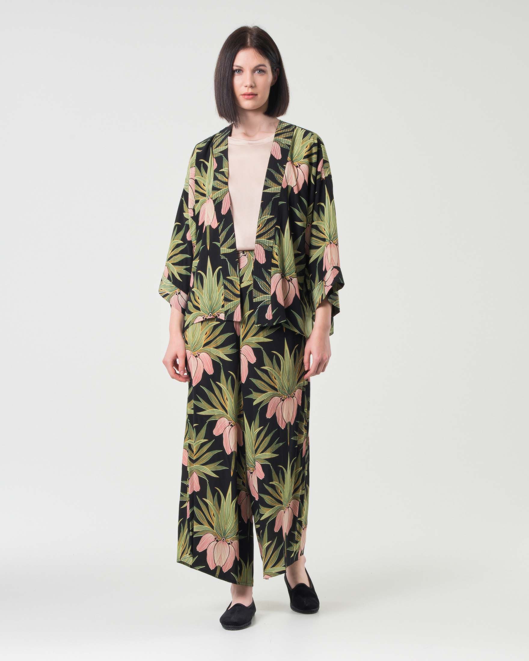 Pantaloni palazzo neri One Hundred Starsa in viscosa e cupro a fantasia boccioli rosa