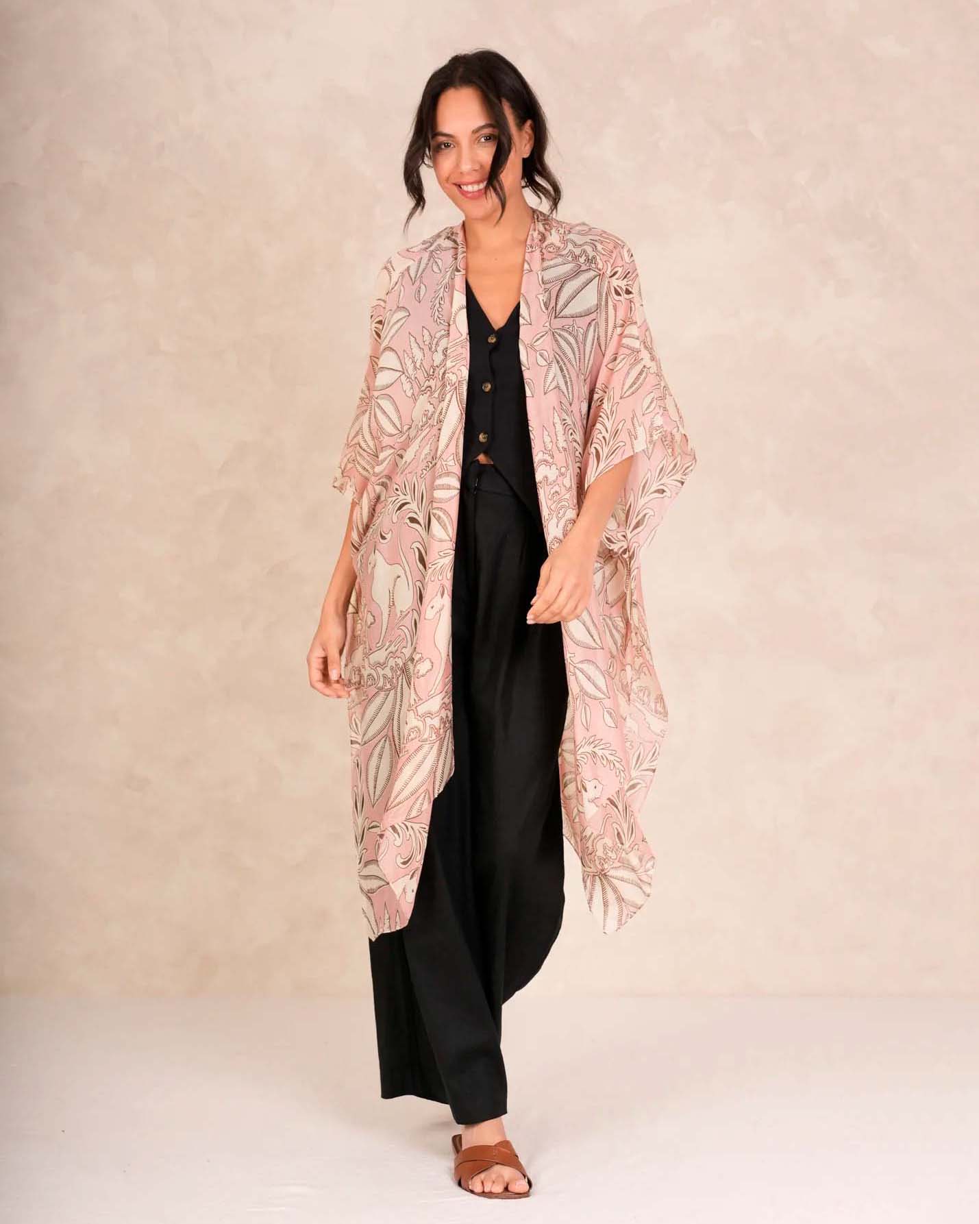 One Hundred Stars — Kimono lungo rosa One Hundred Stars a fantasia sfinge avorio in cupro e modal con maniche a tre quarti e spacchi laterali