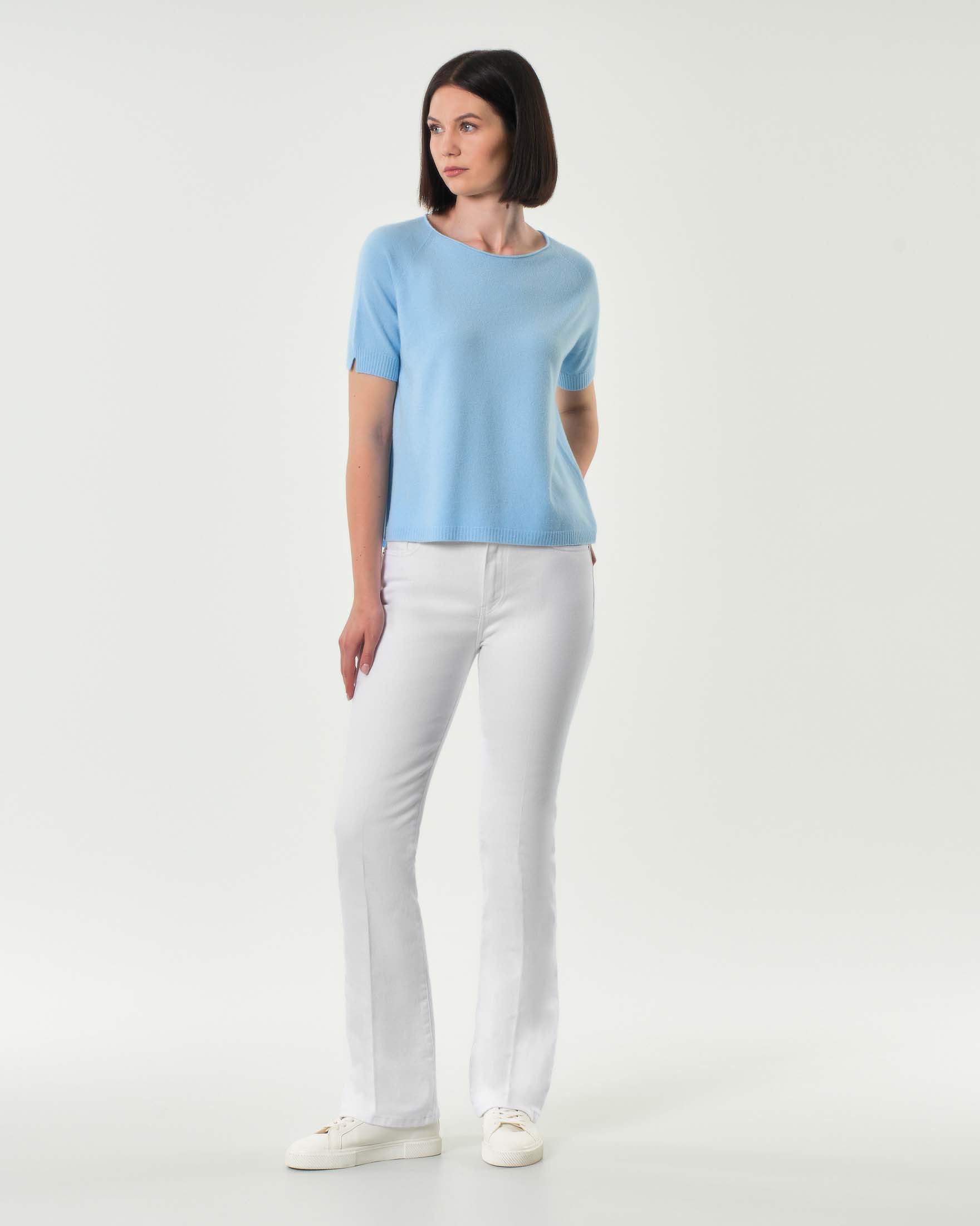 Maglia azzurra in misto viscosa a maniche corte con spacchetto sul fondo posteriore image