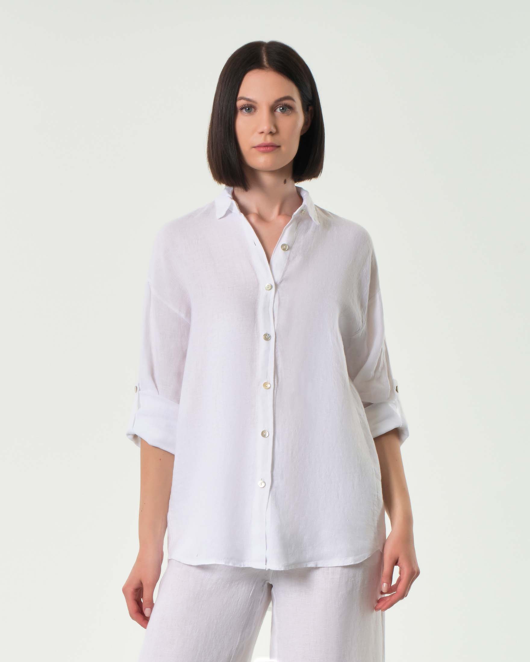 Camicia bianca in puro lino taglio uomo con maniche arrotolate
