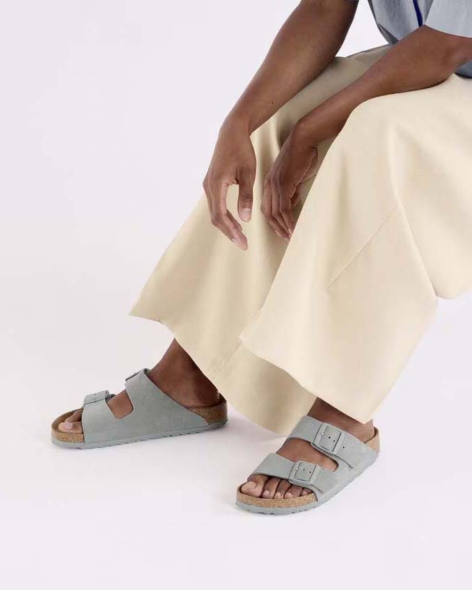 Sandalo Birkenstock Arizona in pelle scamosciata color verde