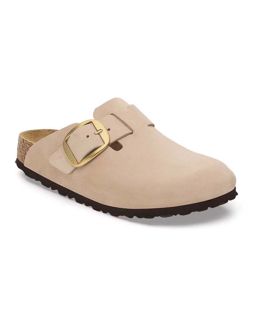 Sabot Birkenstock Big Buckle color sabbia in pelle nabuk con fibbia in metallo