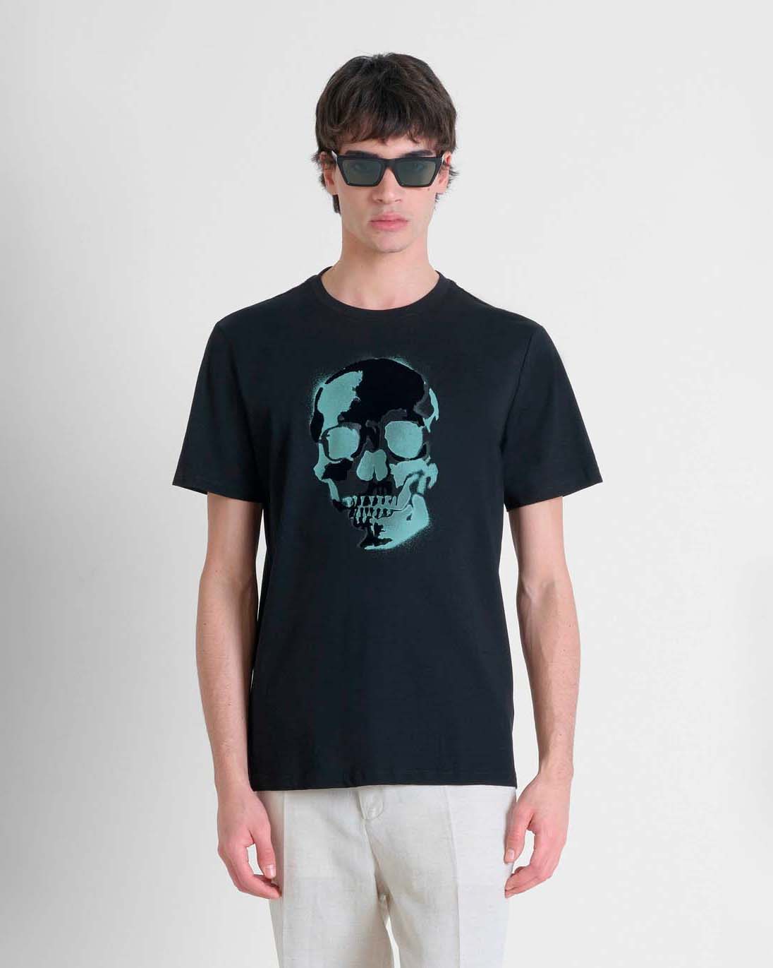 T-shirt mezza manica Antony Morato nera in jersey di puro cotone con ricamo taschio