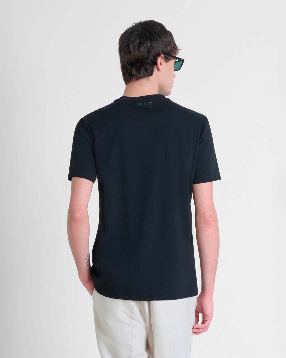 T-shirt mezza manica Antony Morato nera in jersey di puro cotone con ricamo taschio image