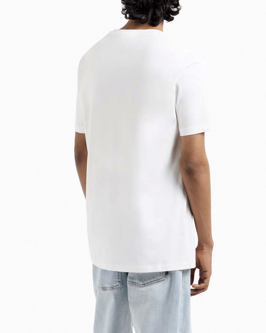 T-shirt mezza manica Armani Exchange bianca con logo tab centrale sul petto image