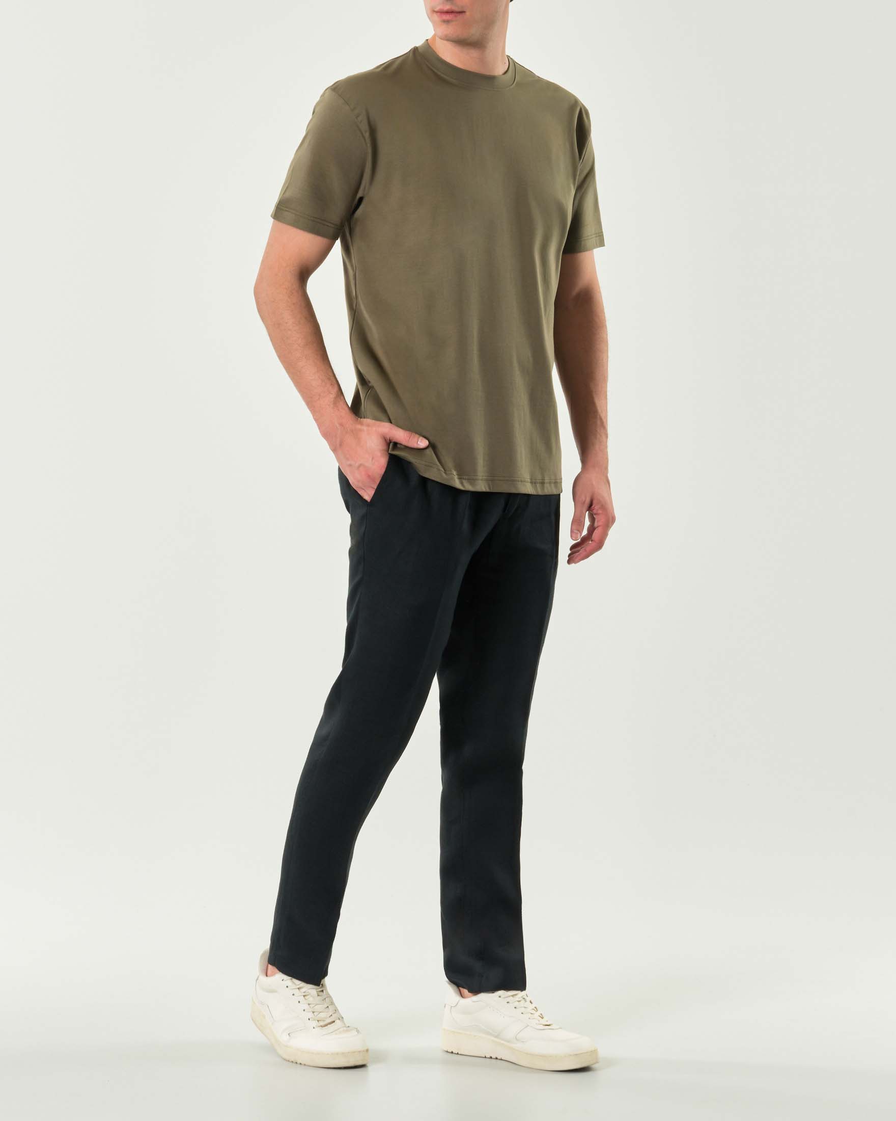 Pantalone Pellizzari nero in puro lino con una pinces