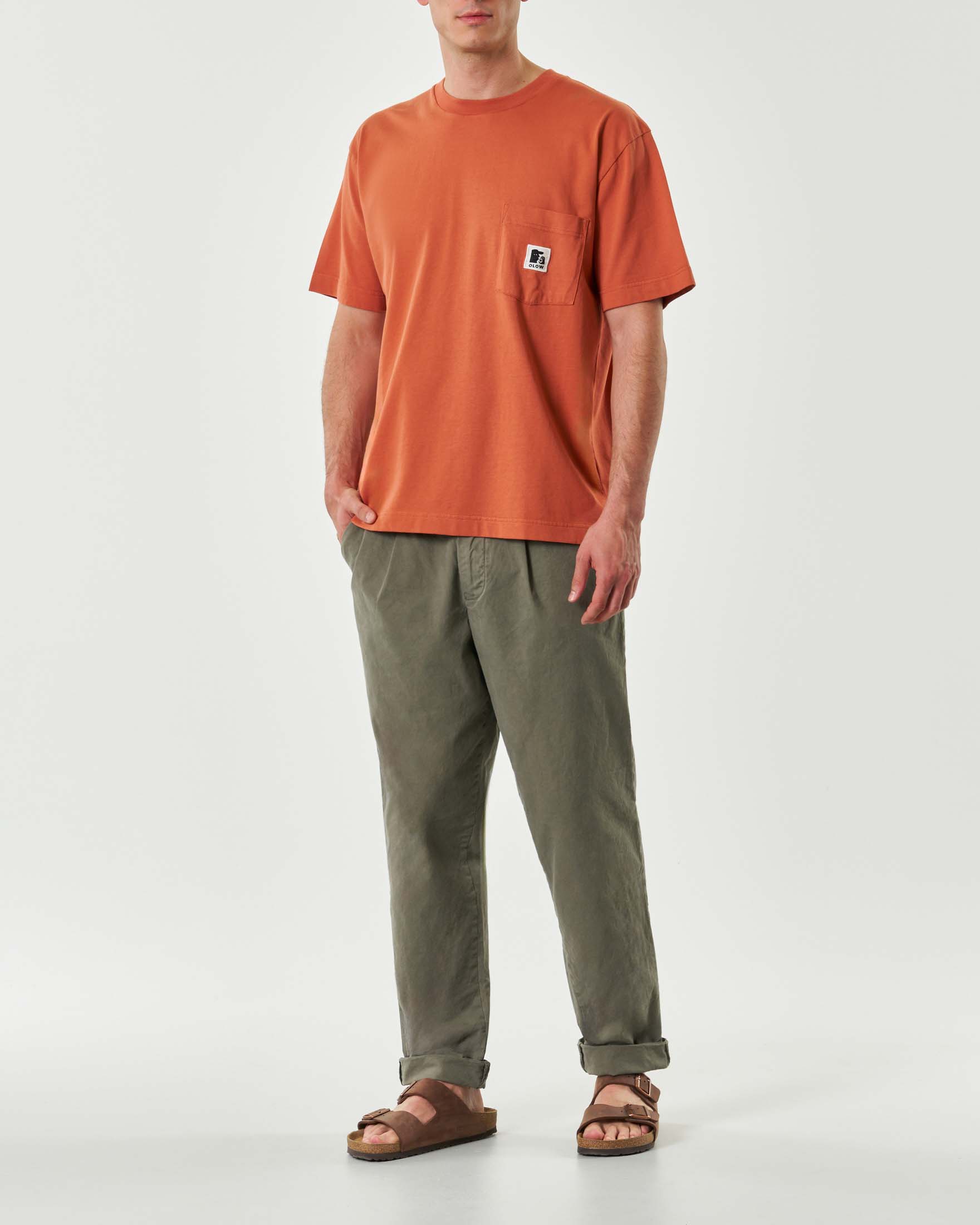 Pantalone chino relaxed fit verde militare con una pinces
