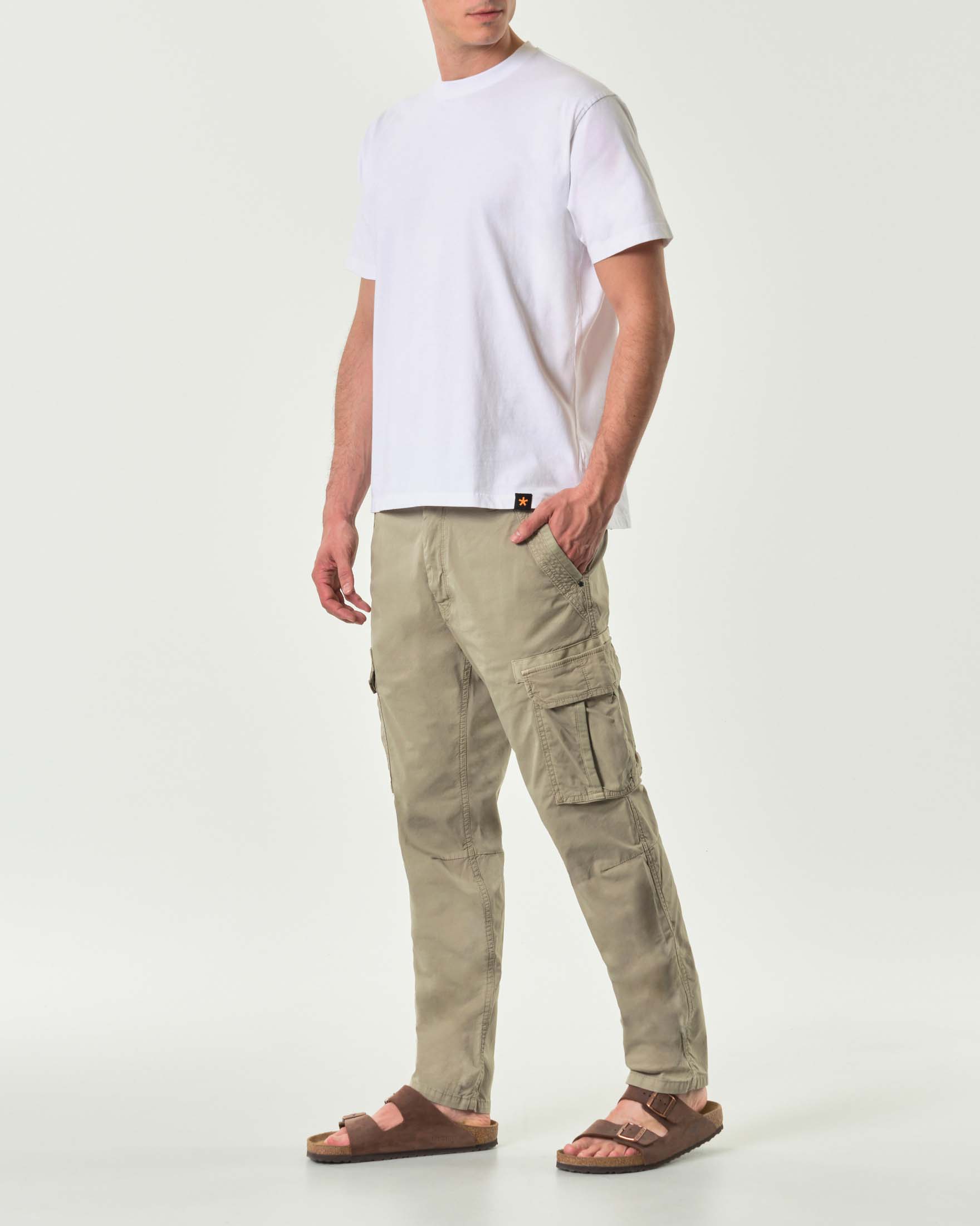 Pantalone cargo beige in gabardina di cotone stretch