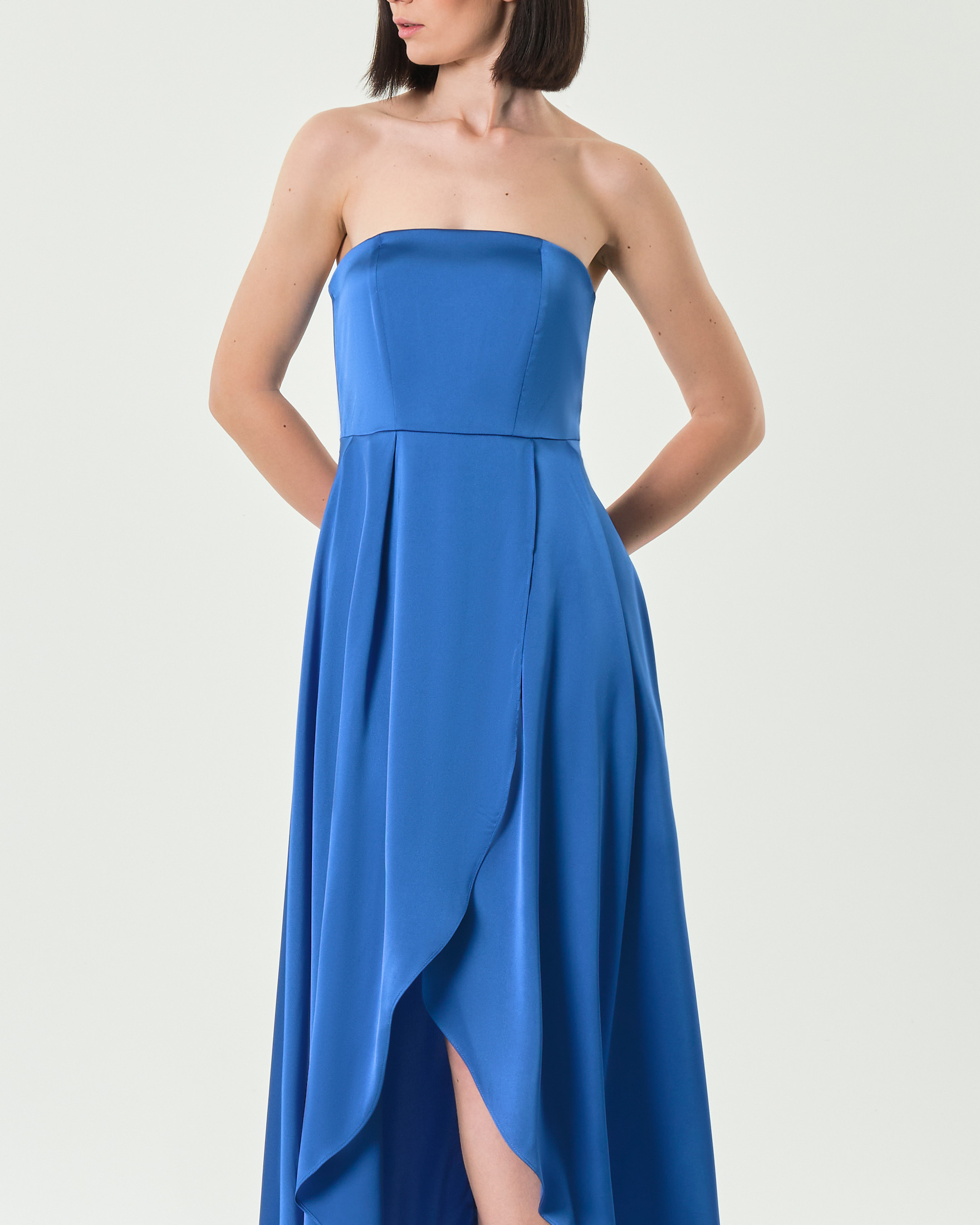 Abito lungo Emma Marella bluette in satin con scollo dritto e coprispalle in georgette