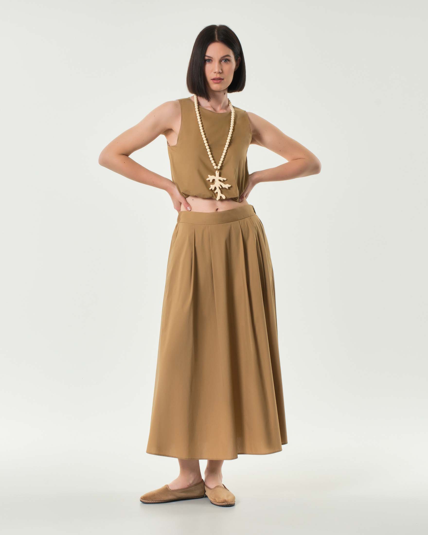 Top cropped beige Emme Marella in popeline di cotone rimborsato al fondo
