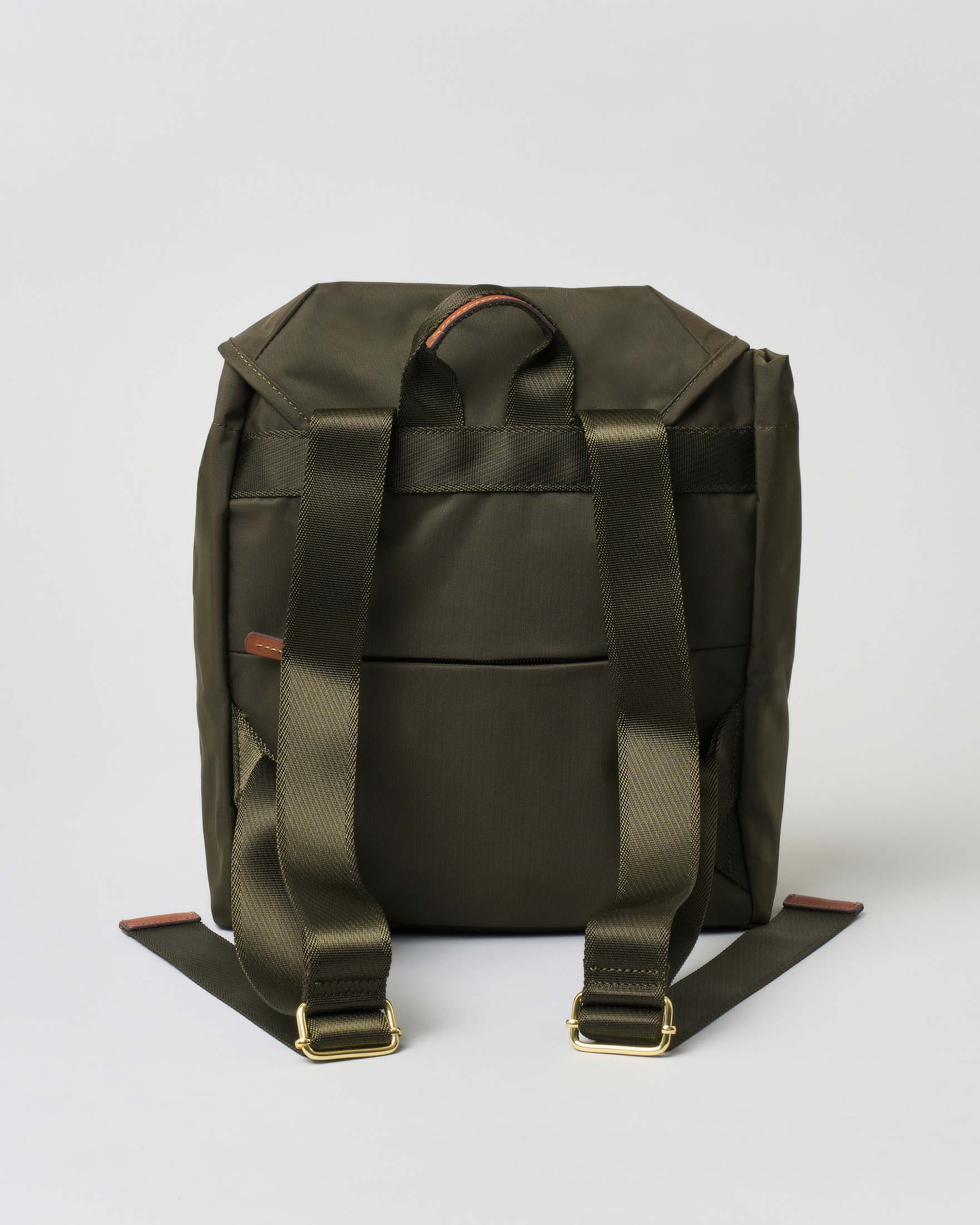 Zaino verde oliva Bric's in nylon con doppio tascone frontale e spallacci regolabili