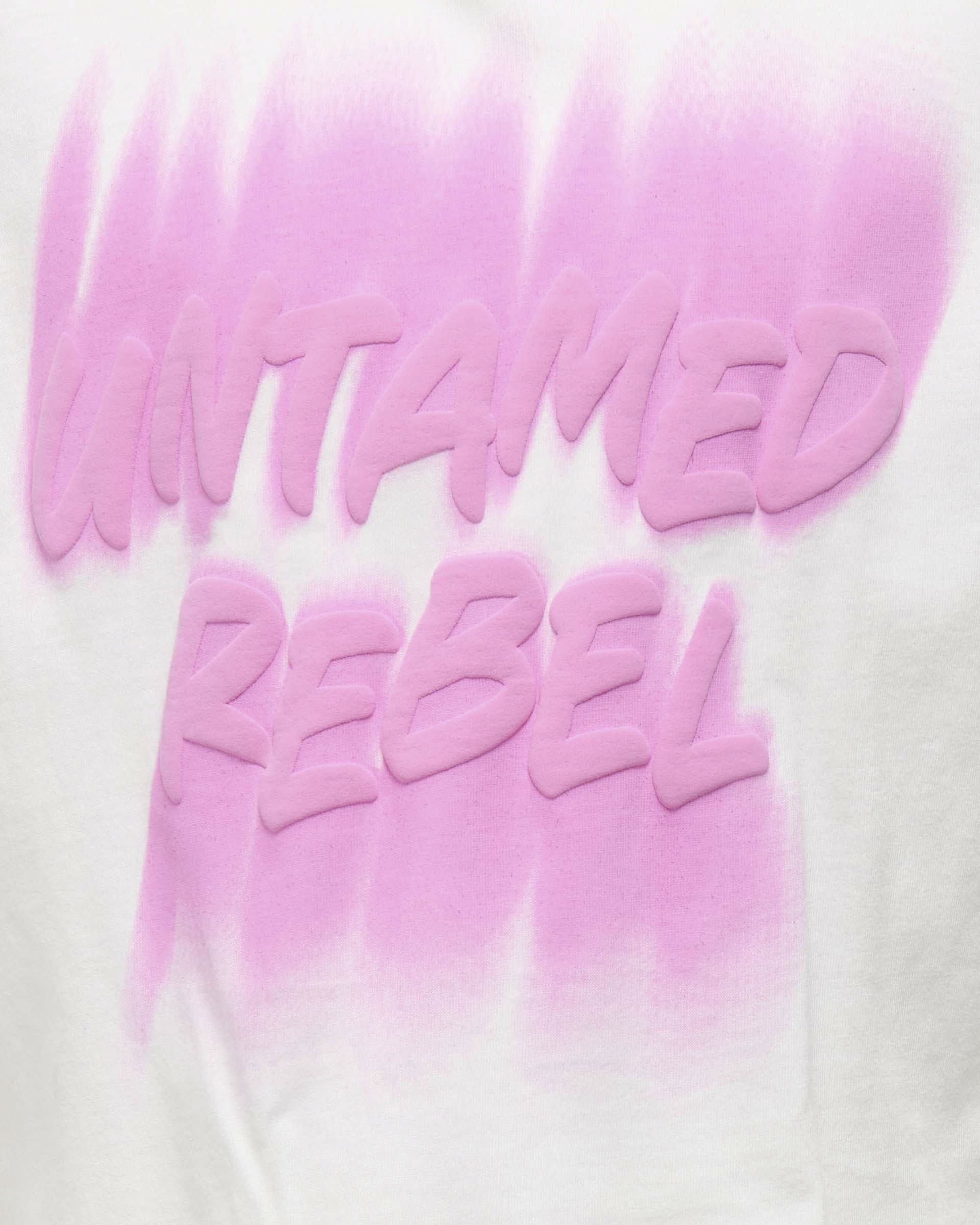 T-shirt Only bianca cropped con scritta Untamed rebel rosa image