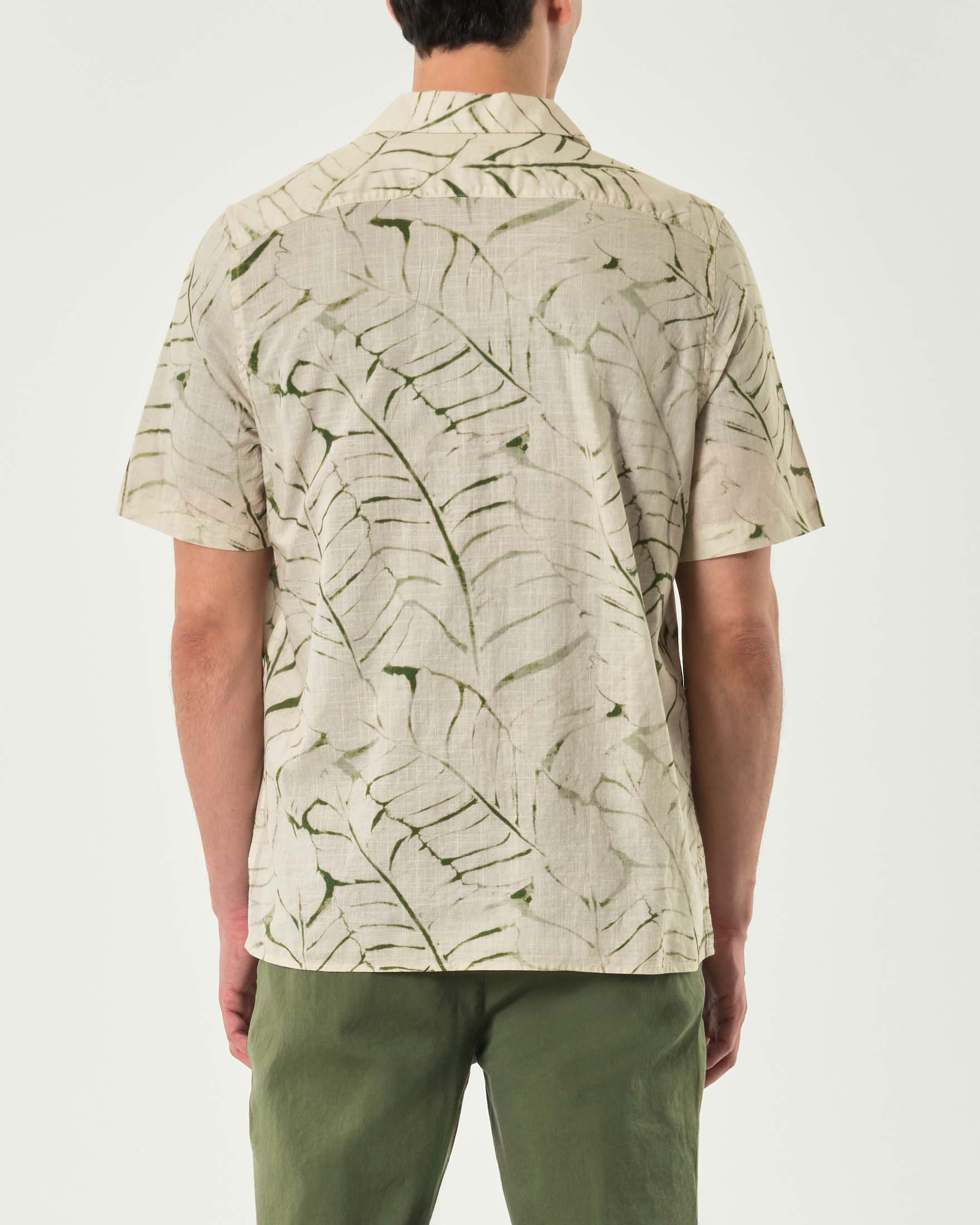 Camicia mezza manica Paul Baker beige a fantasia foglie verdi