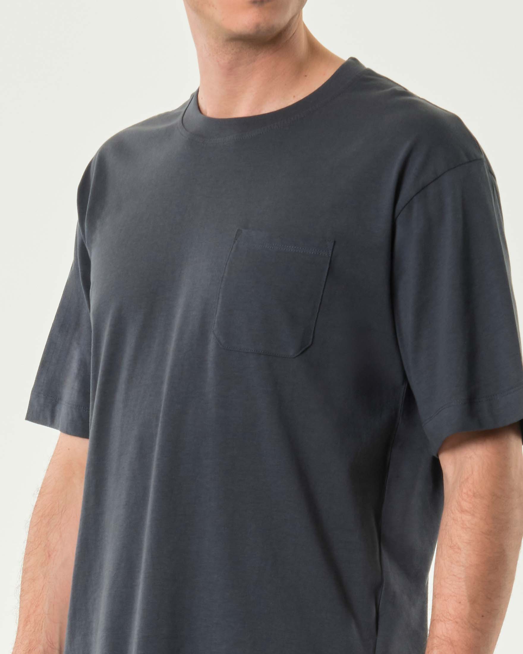 T-shirt oversize Paul Baker antracite in puro cotone con taschino image